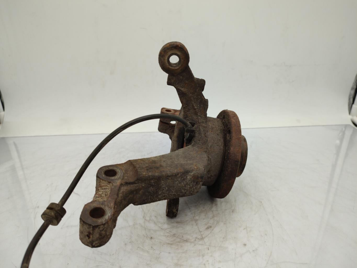 Fusee avant gauche NISSAN MICRA 3 PHASE 1 Essence - 1