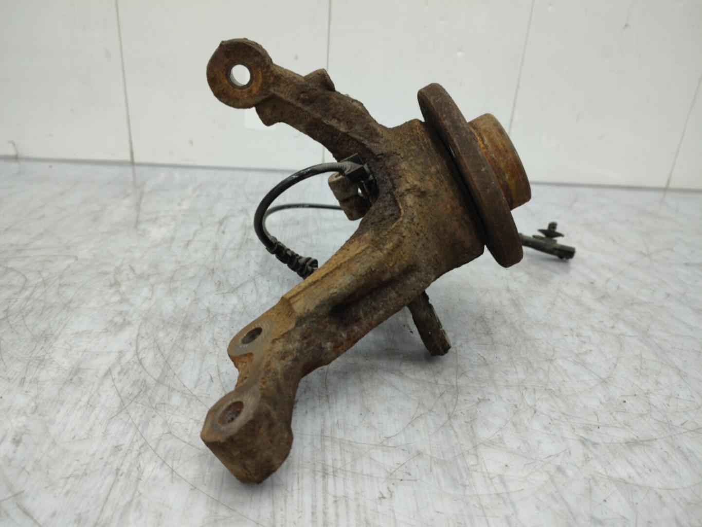 Fusee avant gauche RENAULT CLIO 3 PHASE 1 Diesel - 1