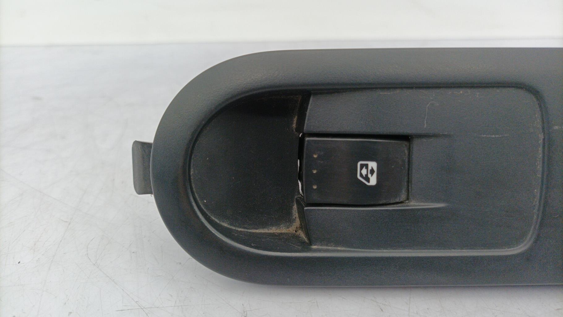 Interruttore lavacristalli anteriore destro RENAULT SCENIC 2 PHASE 1 Diésel - 1