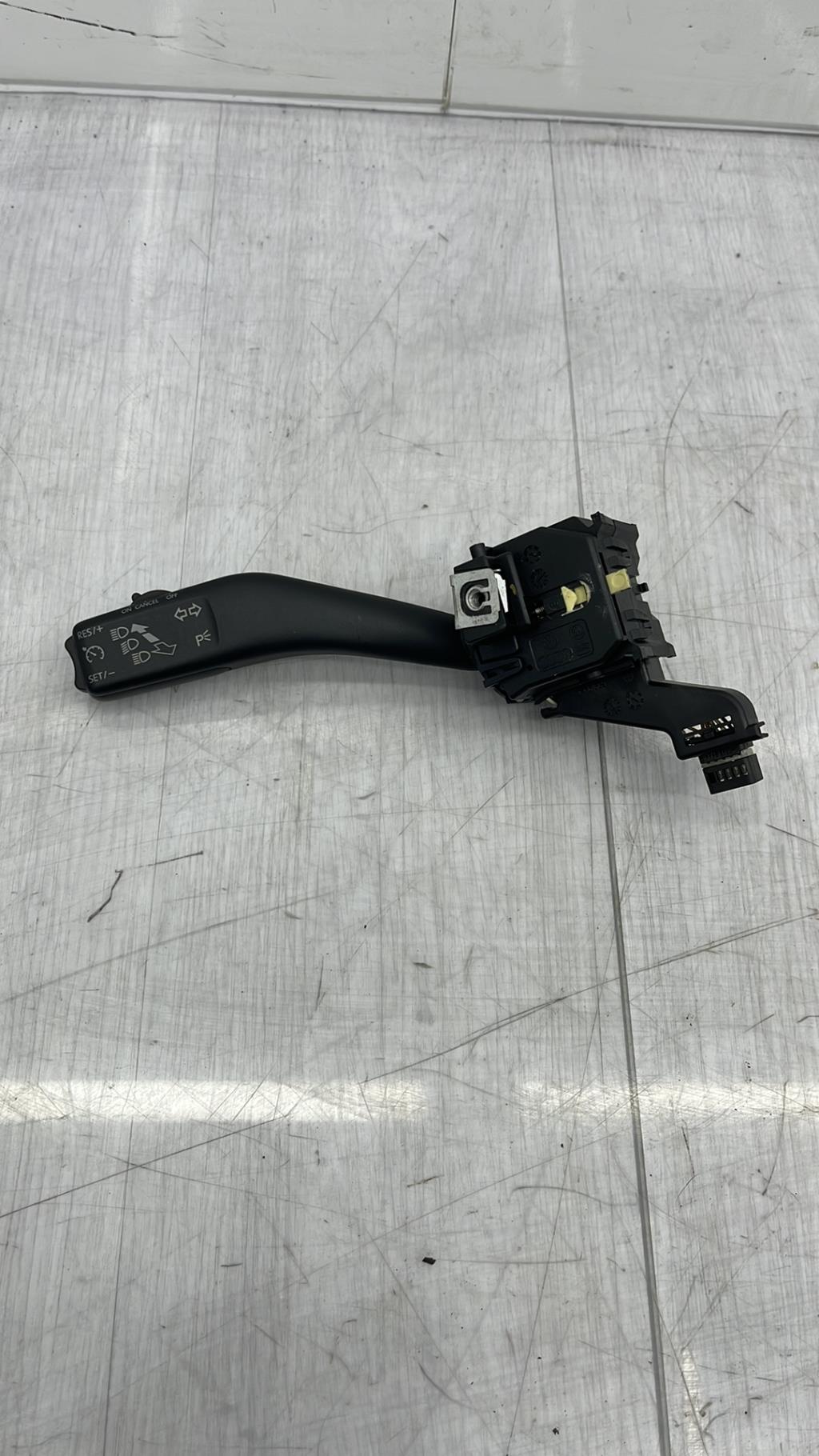 Commodo phare VOLKSWAGEN GOLF 5 Essence - 1