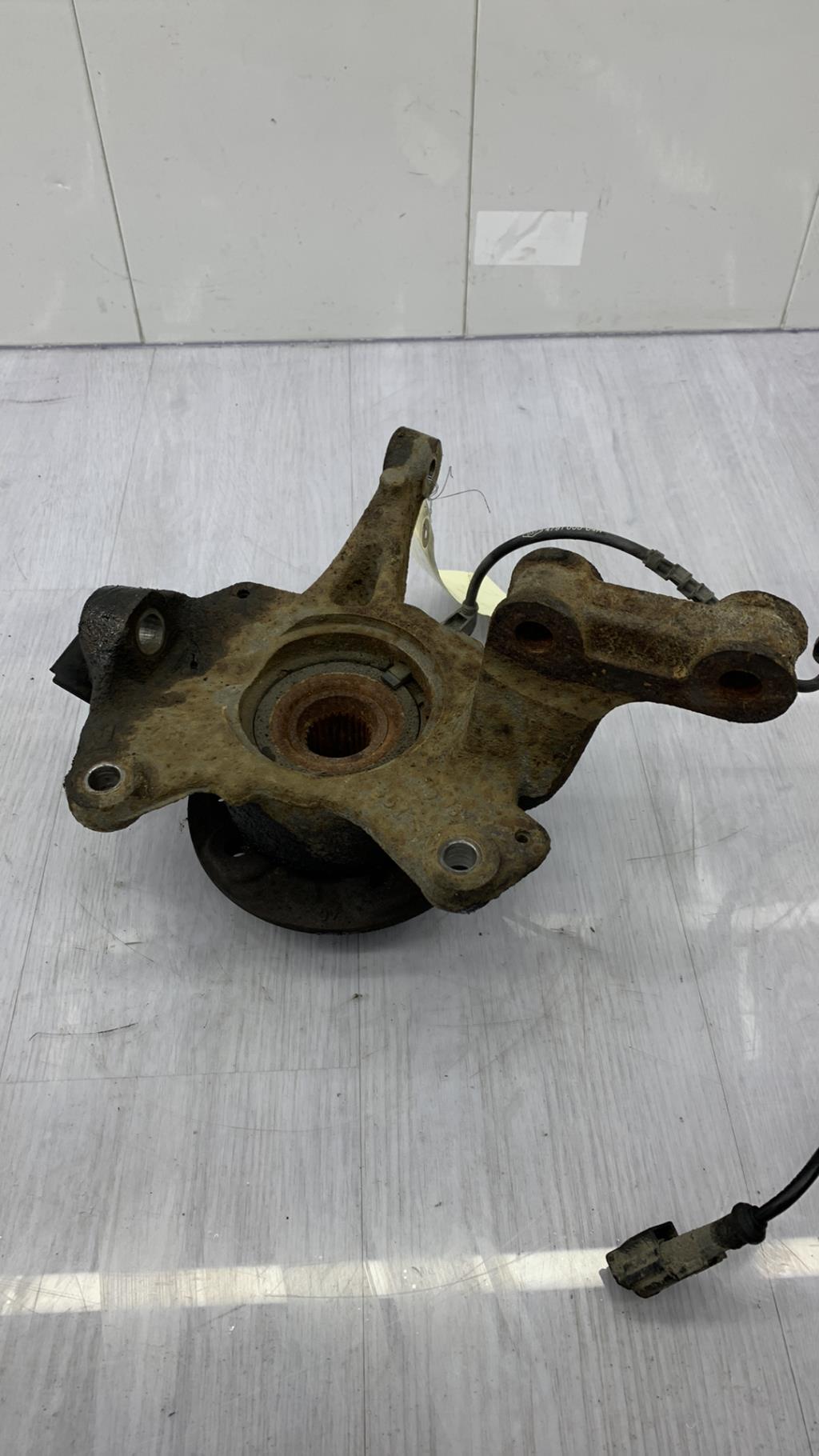Fusee avant gauche RENAULT SCENIC 3 PHASE 1 Diesel - 1