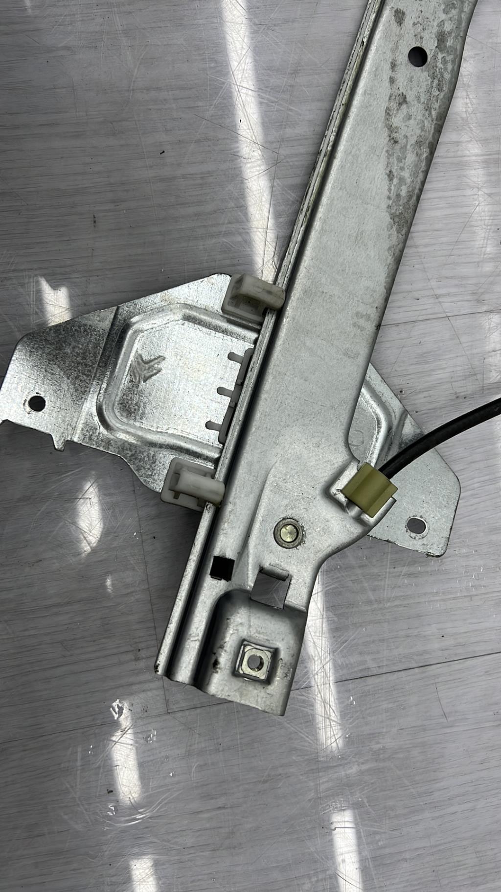 Alzacristalli manuale posteriore destro CITROEN C3 2 PHASE 1 Diésel - 1