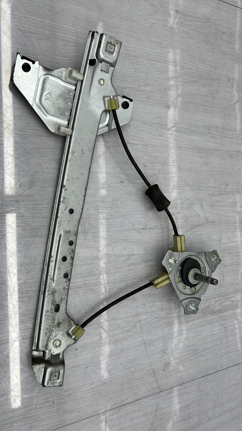 Alzacristalli manuale posteriore sinistro CITROEN C3 2 PHASE 1 Diésel - 1