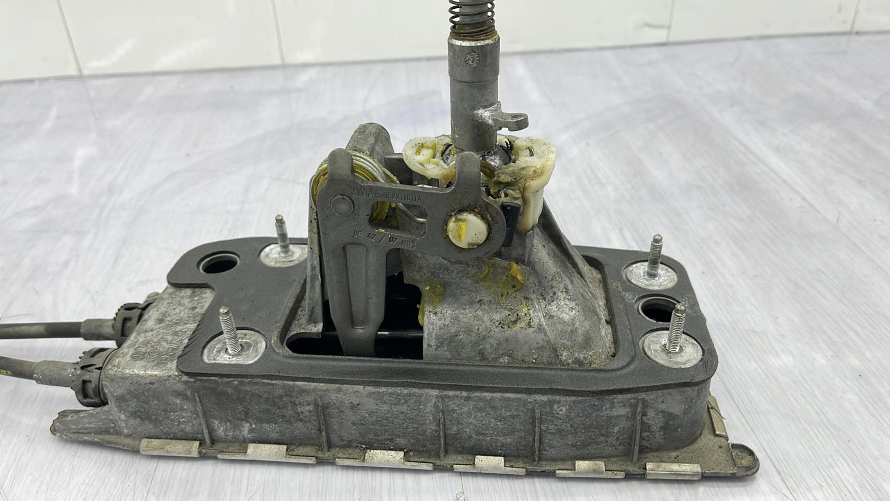 Levier de vitesses VOLKSWAGEN GOLF 5 Essence - 1