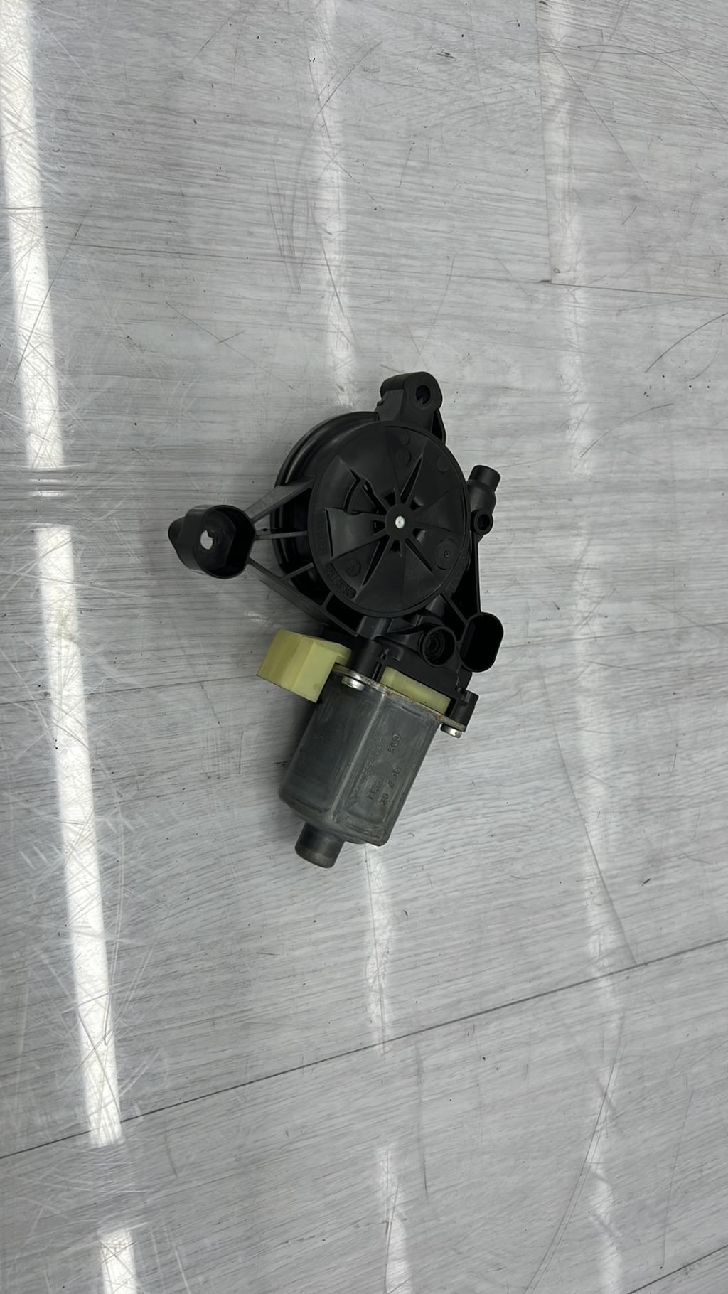 Motore alzacristalli anteriore destro VOLKSWAGEN GOLF 7 PHASE 1 Diésel - 1