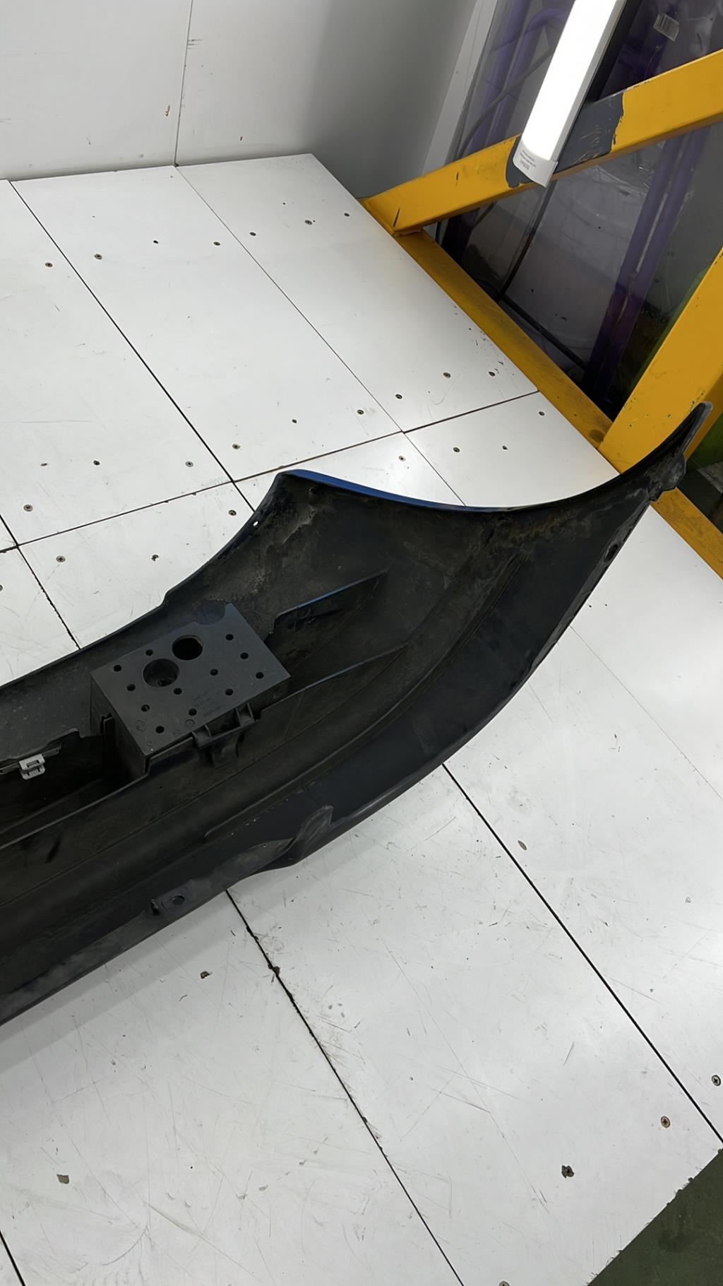 Parachoques trasero RENAULT CLIO 2 PHASE 1  - 1