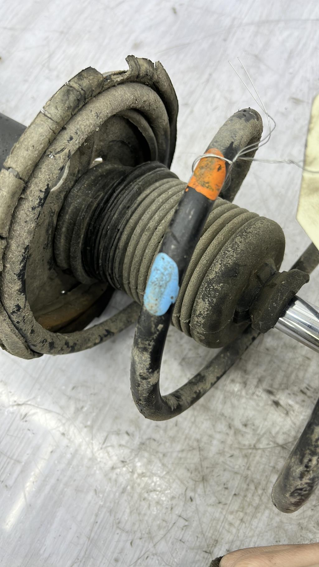 Ammortizzatore anteriore sinistro TOYOTA COROLLA 9 PHASE 1 Gasolina - 1