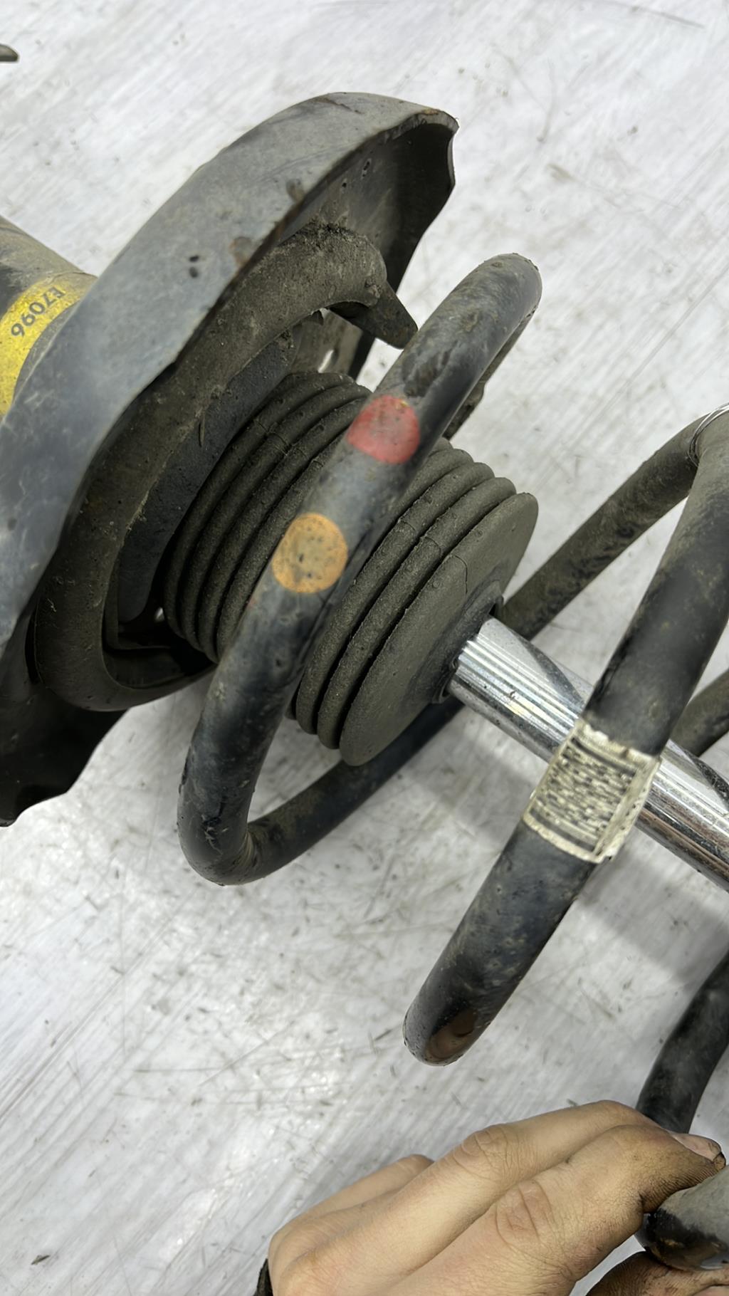 Ammortizzatore anteriore sinistro RENAULT MEGANE 3 PHASE 2 Diésel - 1