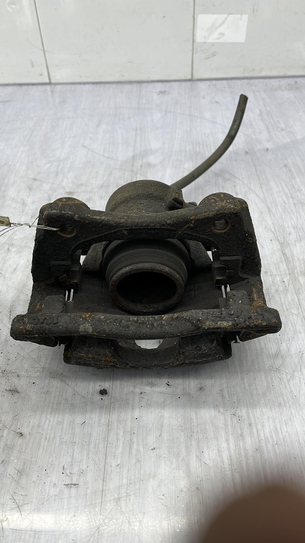 Pinza freni anteriore destra RENAULT CLIO 3 PHASE 2 Diésel - 1