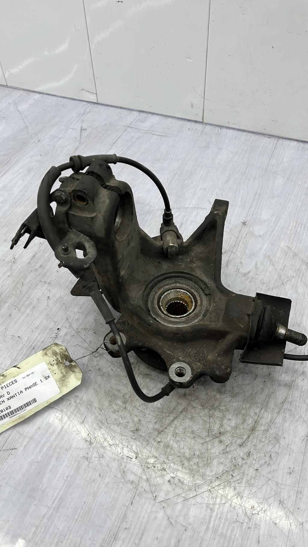 Fusee avant droit CITROEN XANTIA PHASE 1 Diesel - 1