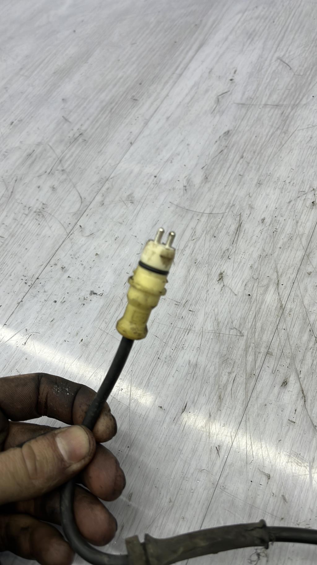 Fusee avant droit RENAULT CLIO 2 PHASE 2 Essence - 1