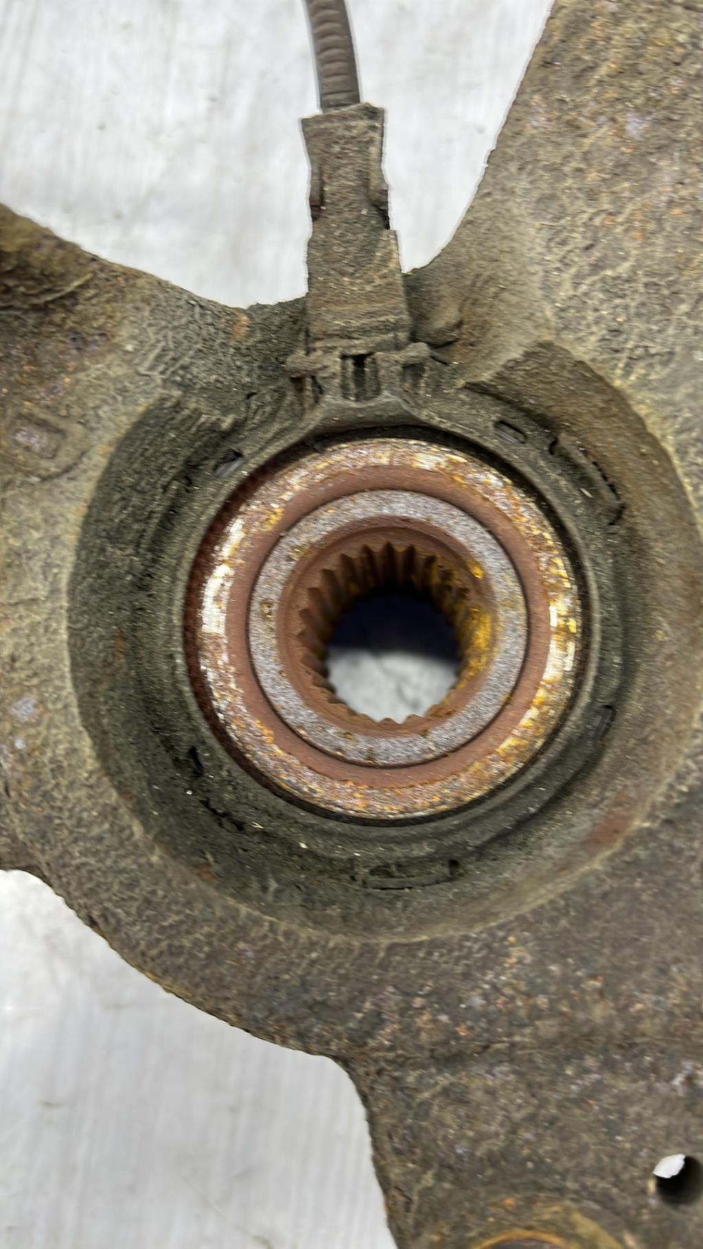 Fusee avant droit RENAULT CLIO 3 PHASE 1 BREAK Diesel - 1