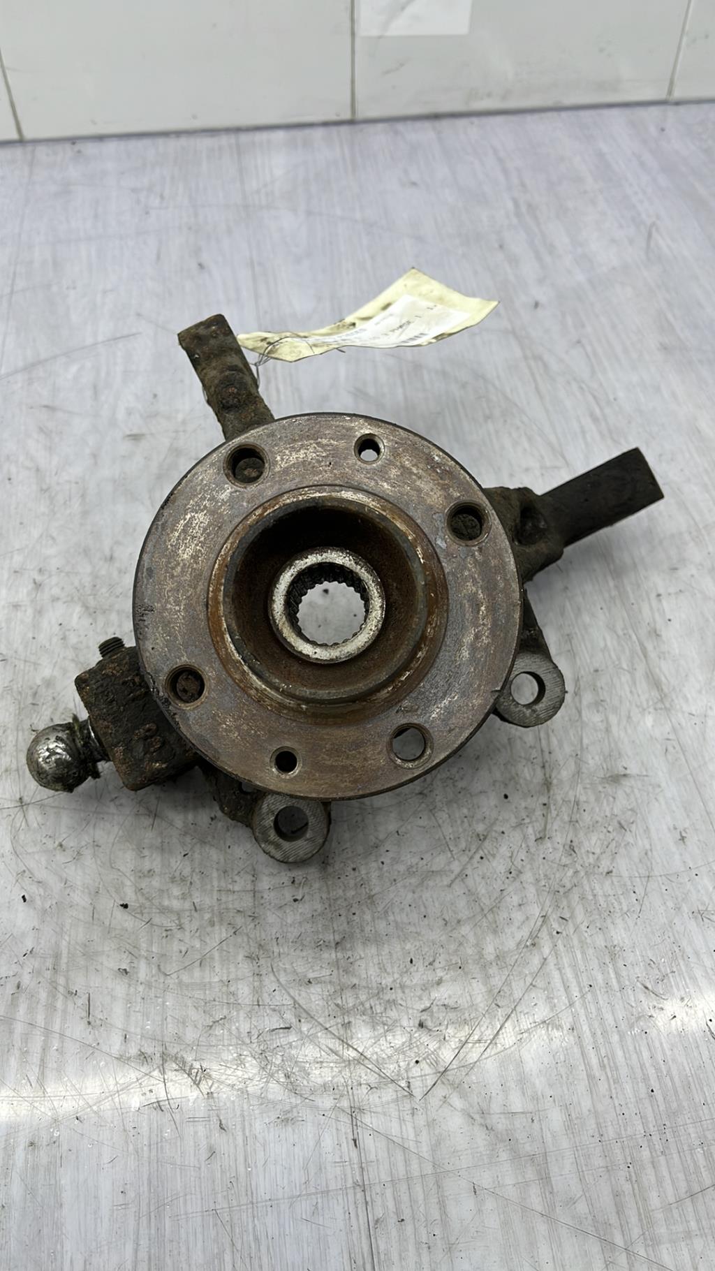 Fusee avant droit RENAULT CLIO 3 PHASE 1 Diesel - 1
