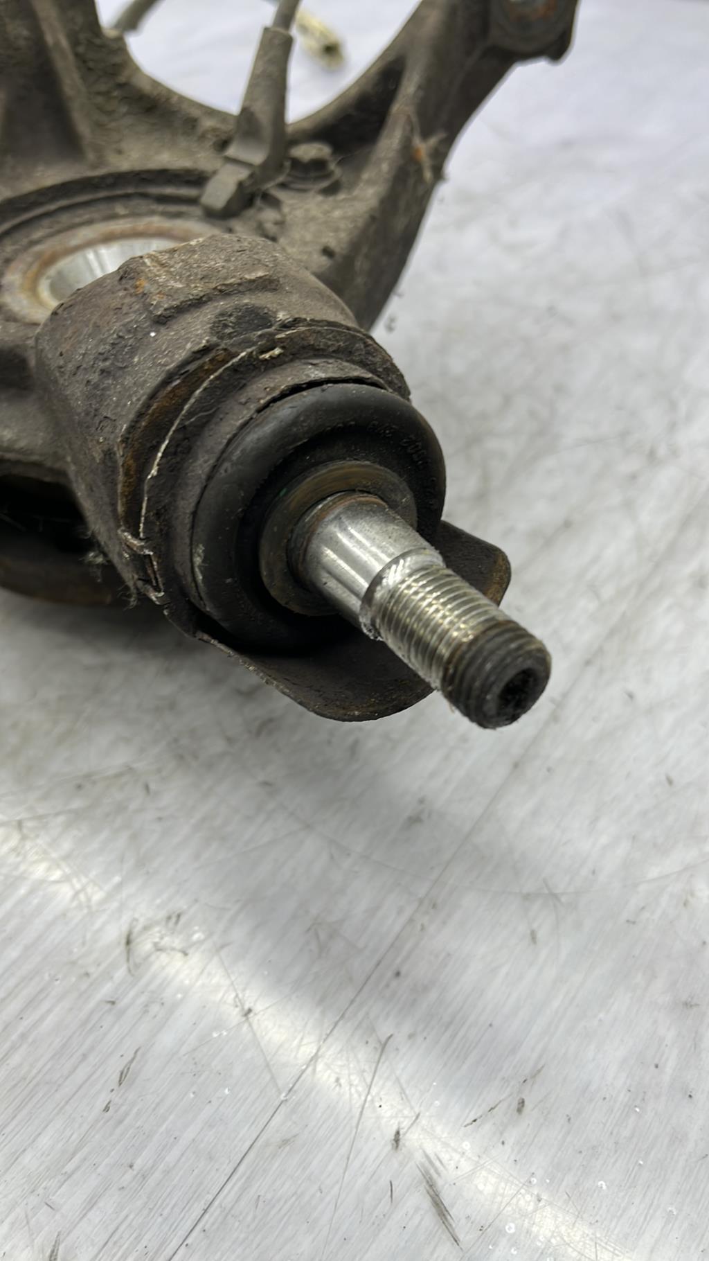 Fusee avant gauche CITROEN C4 1 PHASE 1 Diesel - 1