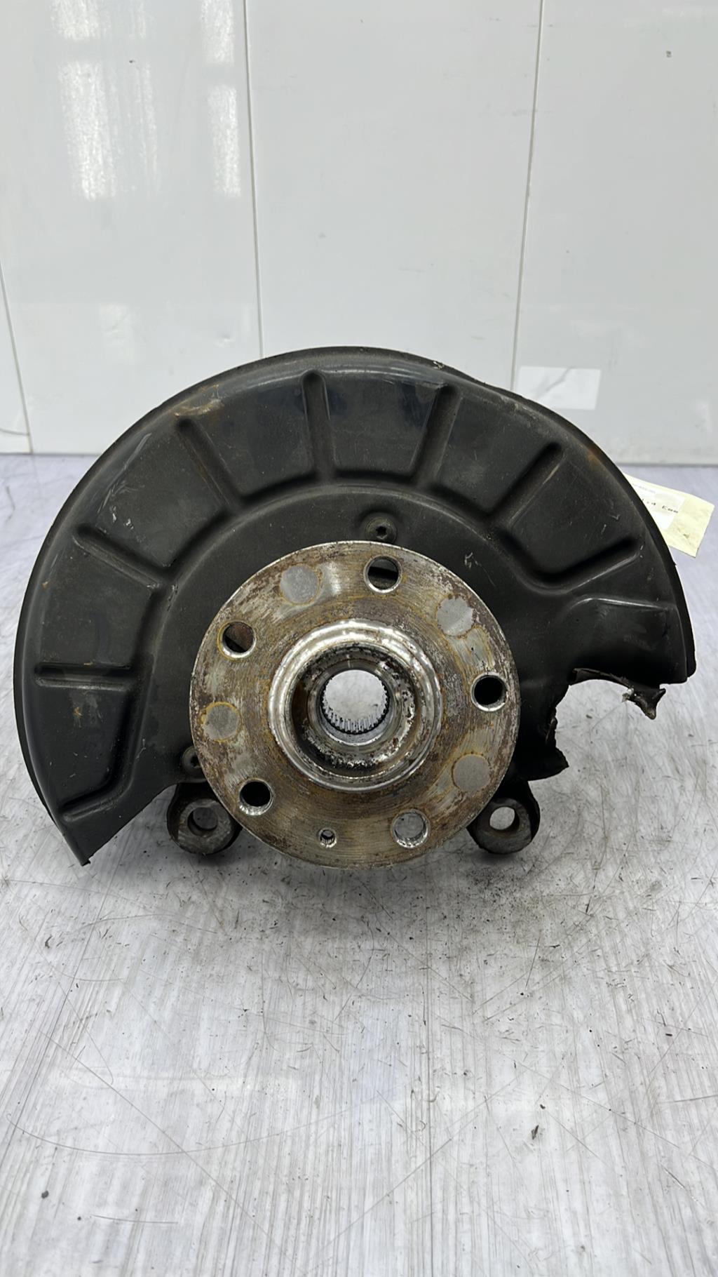Fusee avant gauche VOLKSWAGEN GOLF 5 Essence - 1