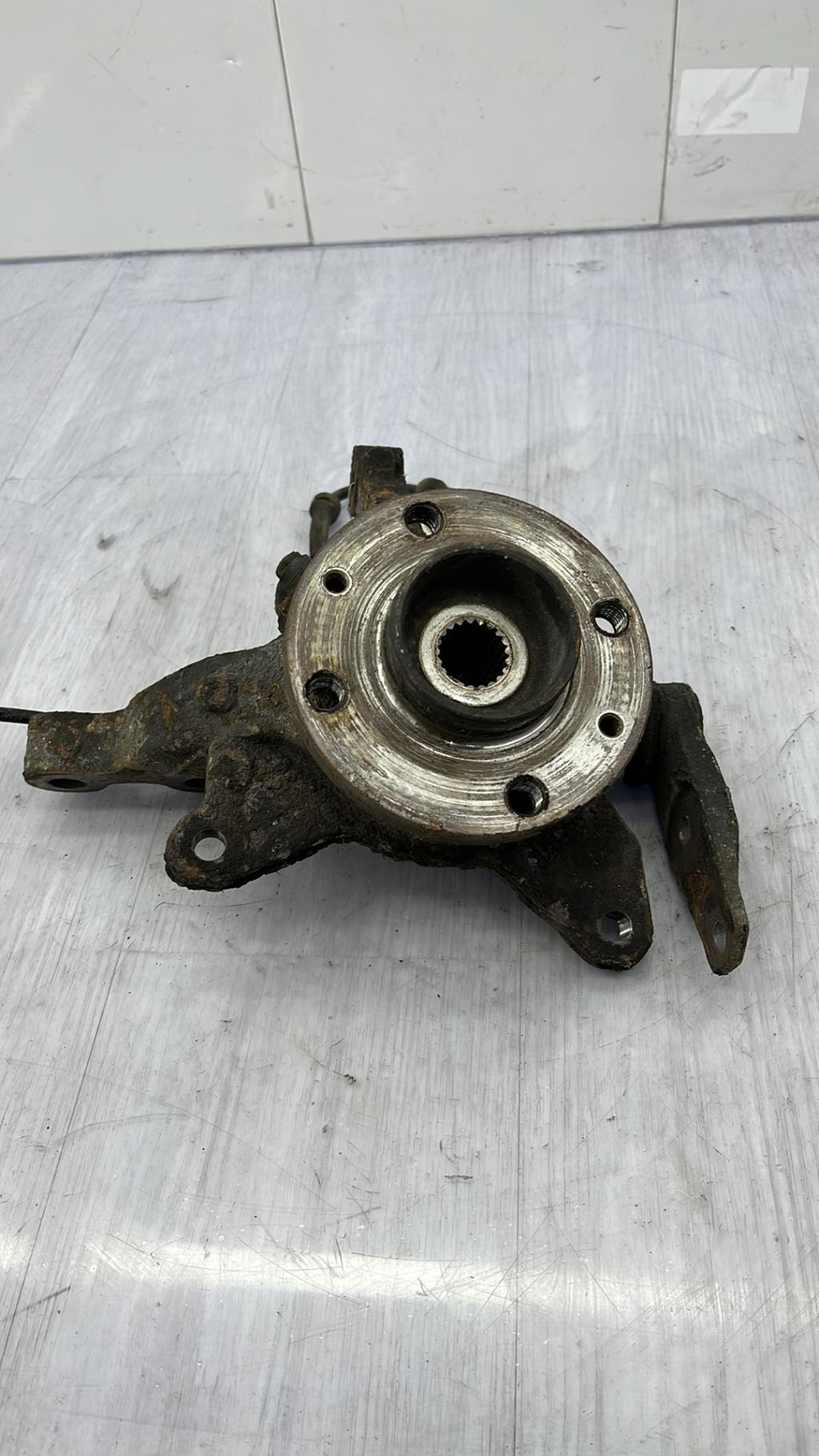 Fusee avant gauche RENAULT MEGANE 1 PHASE 2 Essence - 1