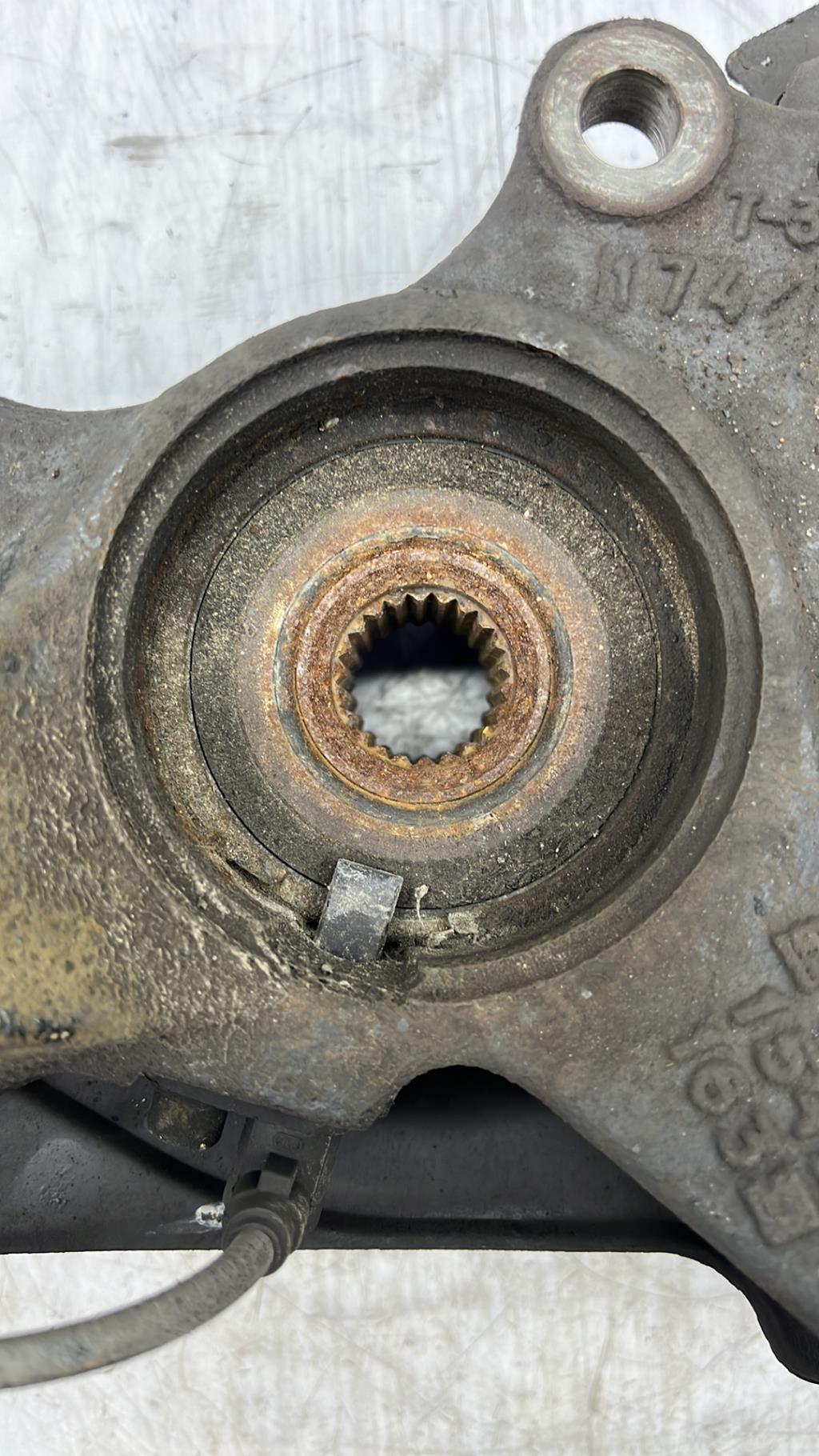 Fusee avant gauche OPEL CORSA D PHASE 1 Essence/GPL - 1