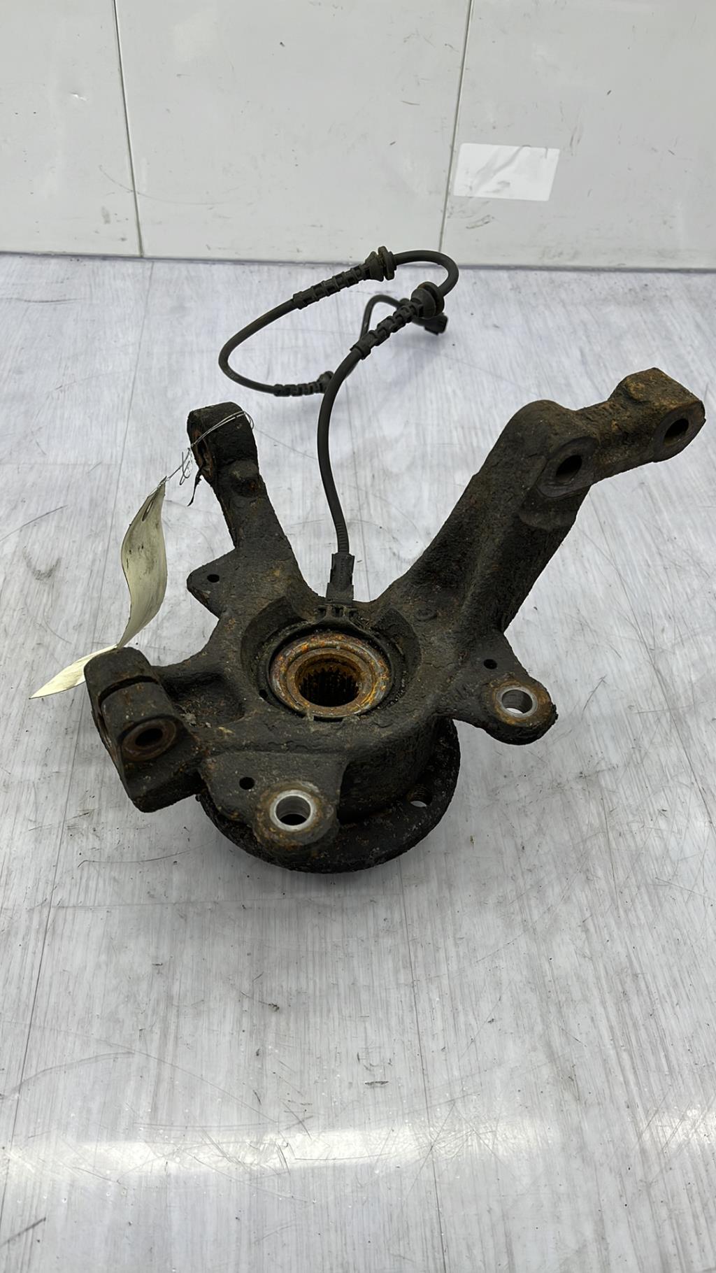 Fusee avant gauche RENAULT CLIO 3 PHASE 2 Diesel - 1