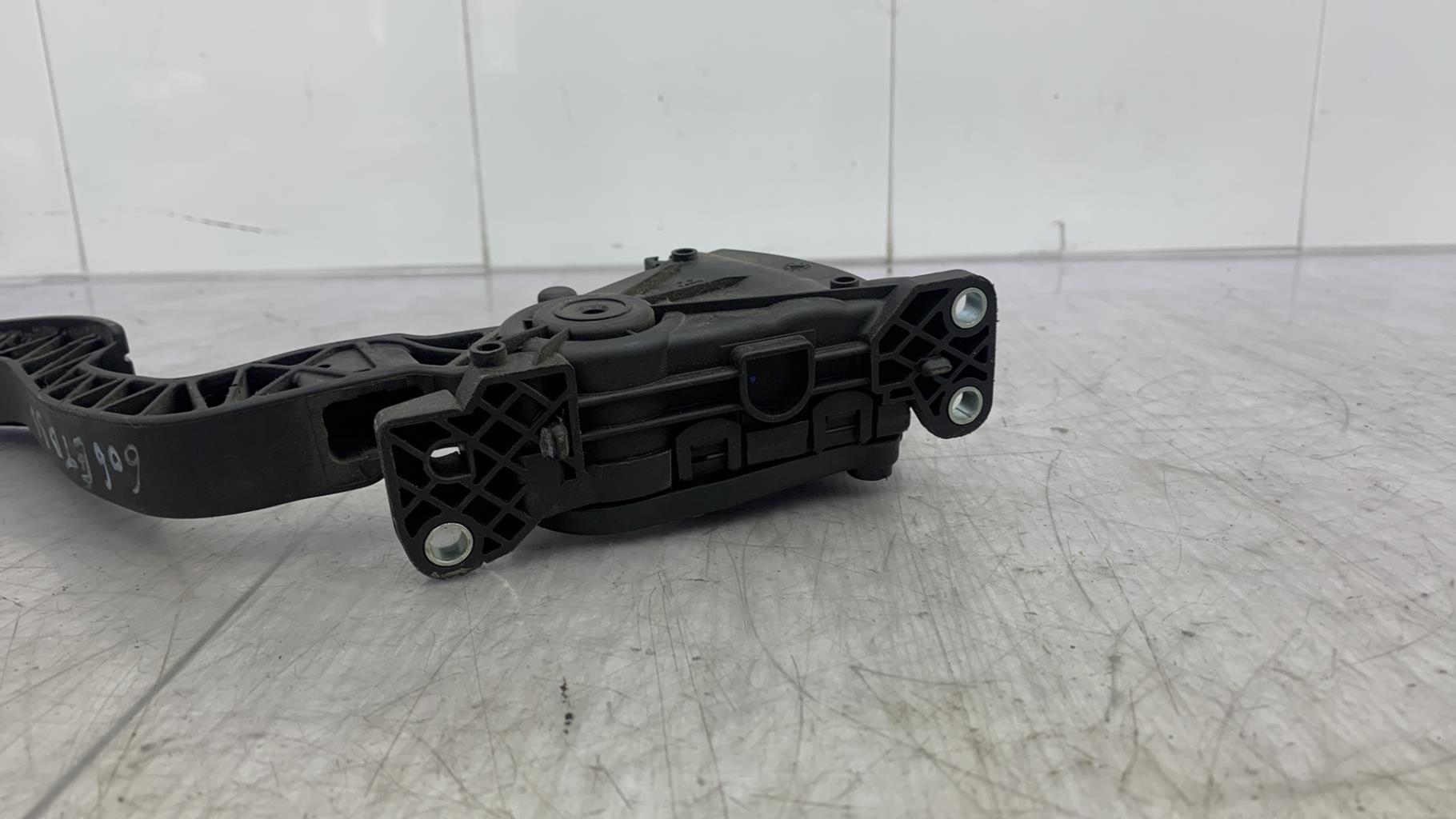 Pedale d'accelerateur RENAULT TWINGO 2 PHASE 1 Essence - 1