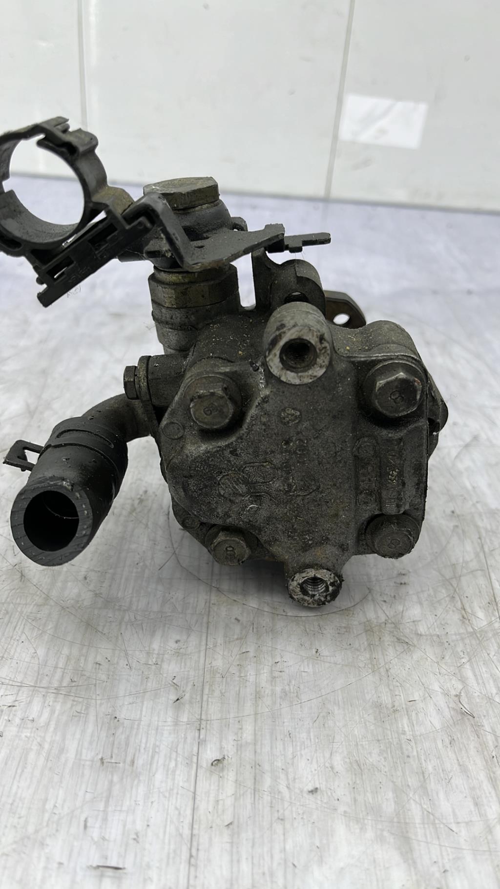 Pompe de direction VOLKSWAGEN GOLF 4 Essence - 1