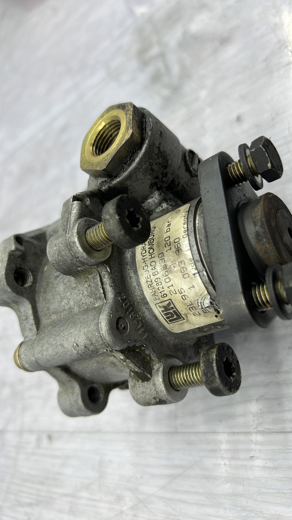Pompe de direction BMW SERIE 3 E36 COUPE Essence - 1