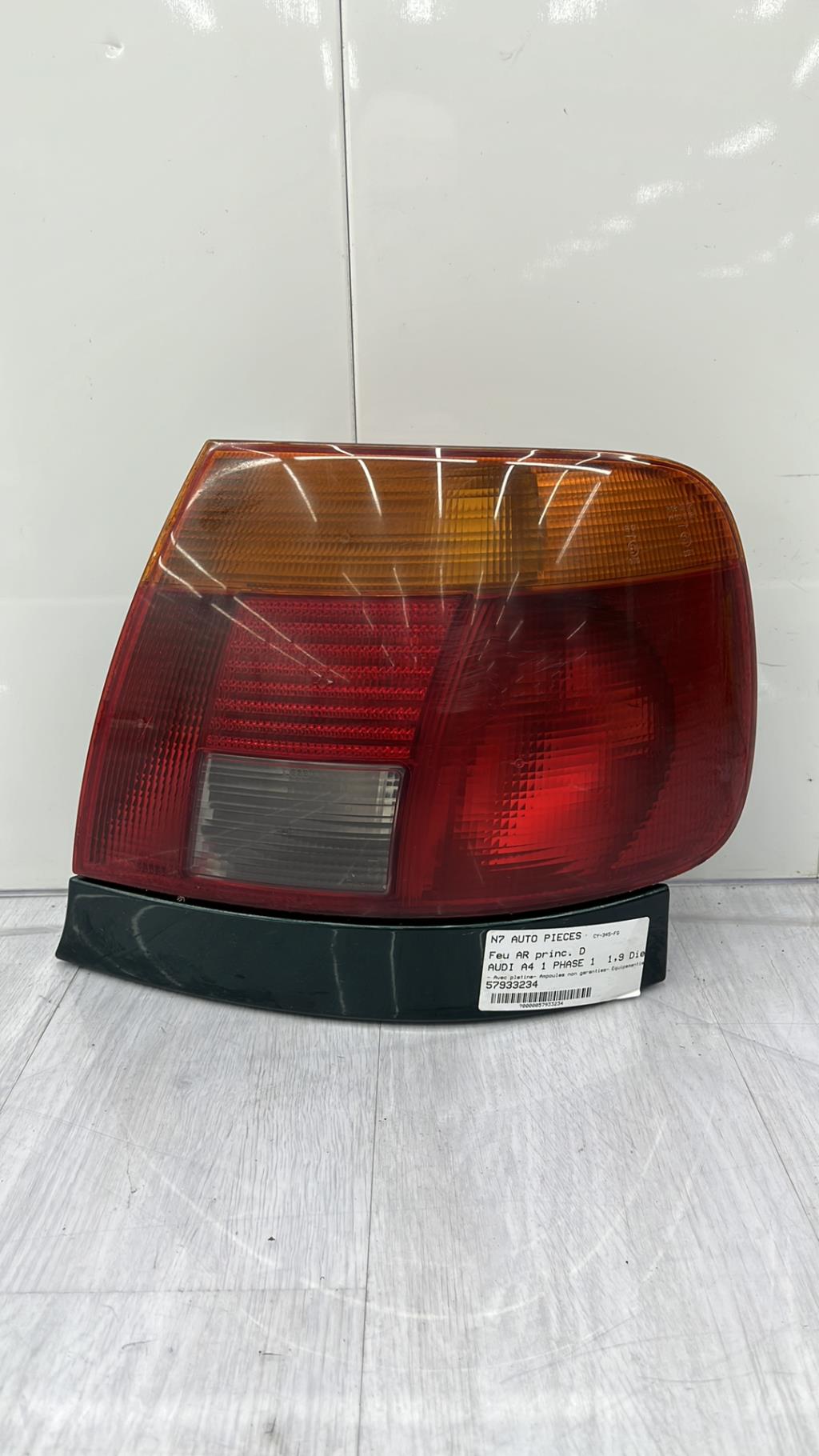 Fanale posteriore principale destro (luci) AUDI A4 1 PHASE 1 Diésel - 1
