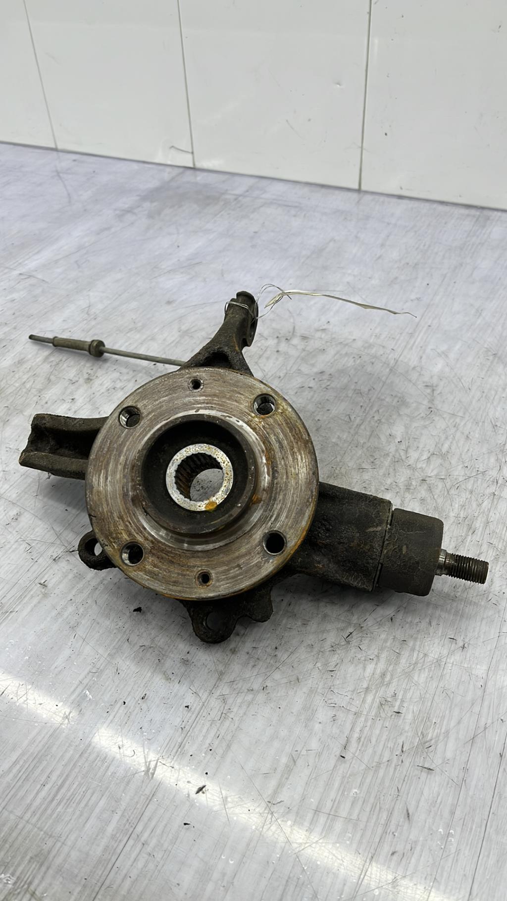 Fusee avant gauche PEUGEOT 307 PHASE 1 BREAK Diesel - 1
