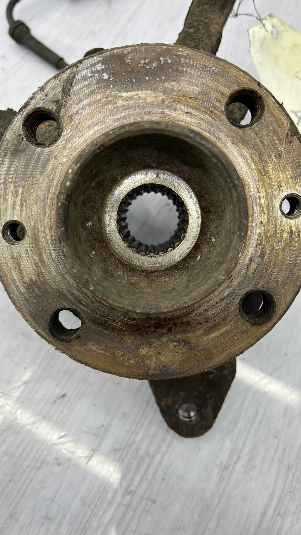 Fusee avant gauche RENAULT MEGANE 1 BREAK Diesel - 1