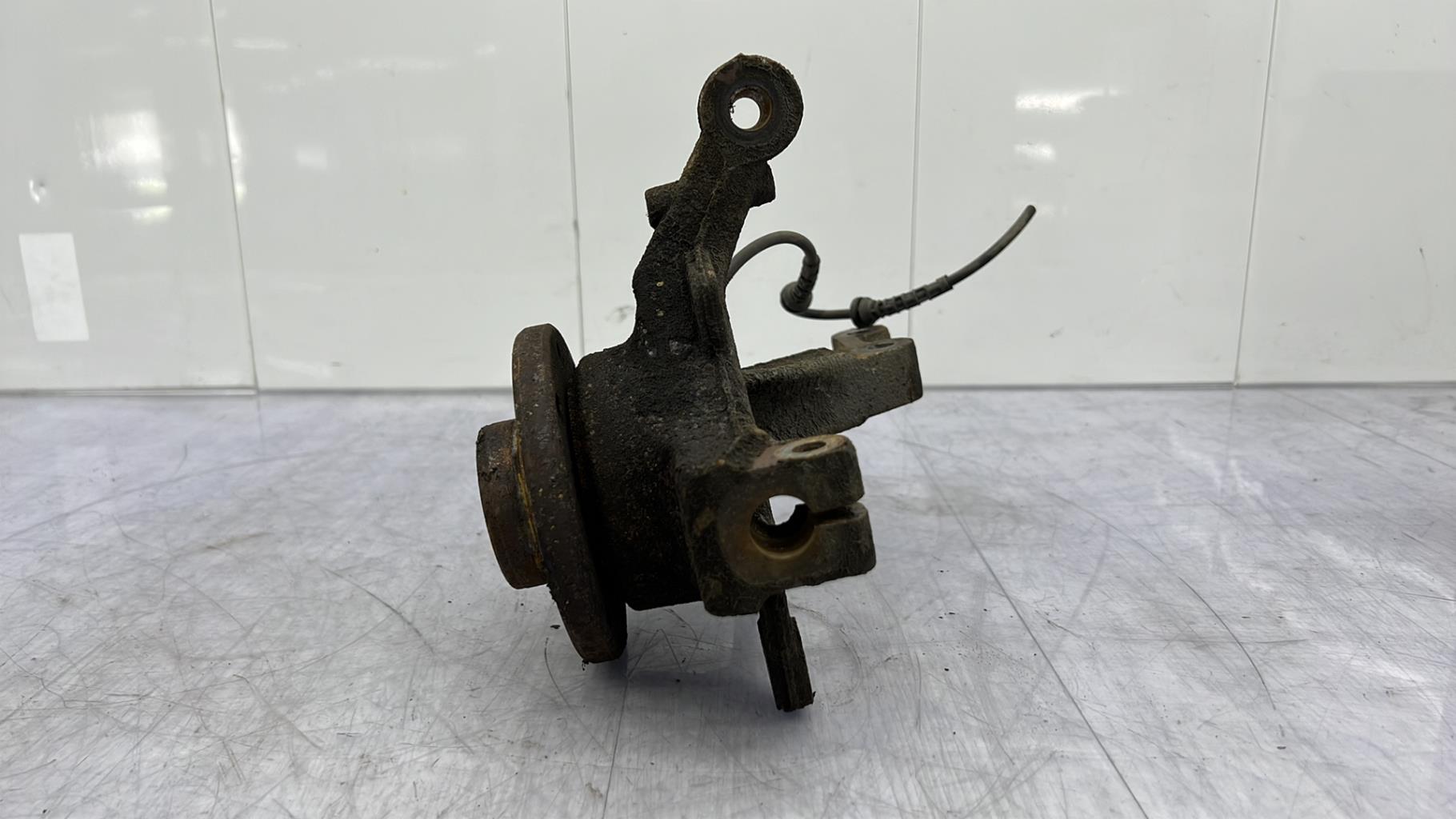 Fusee avant gauche RENAULT CLIO 3 PHASE 2 Diesel - 1
