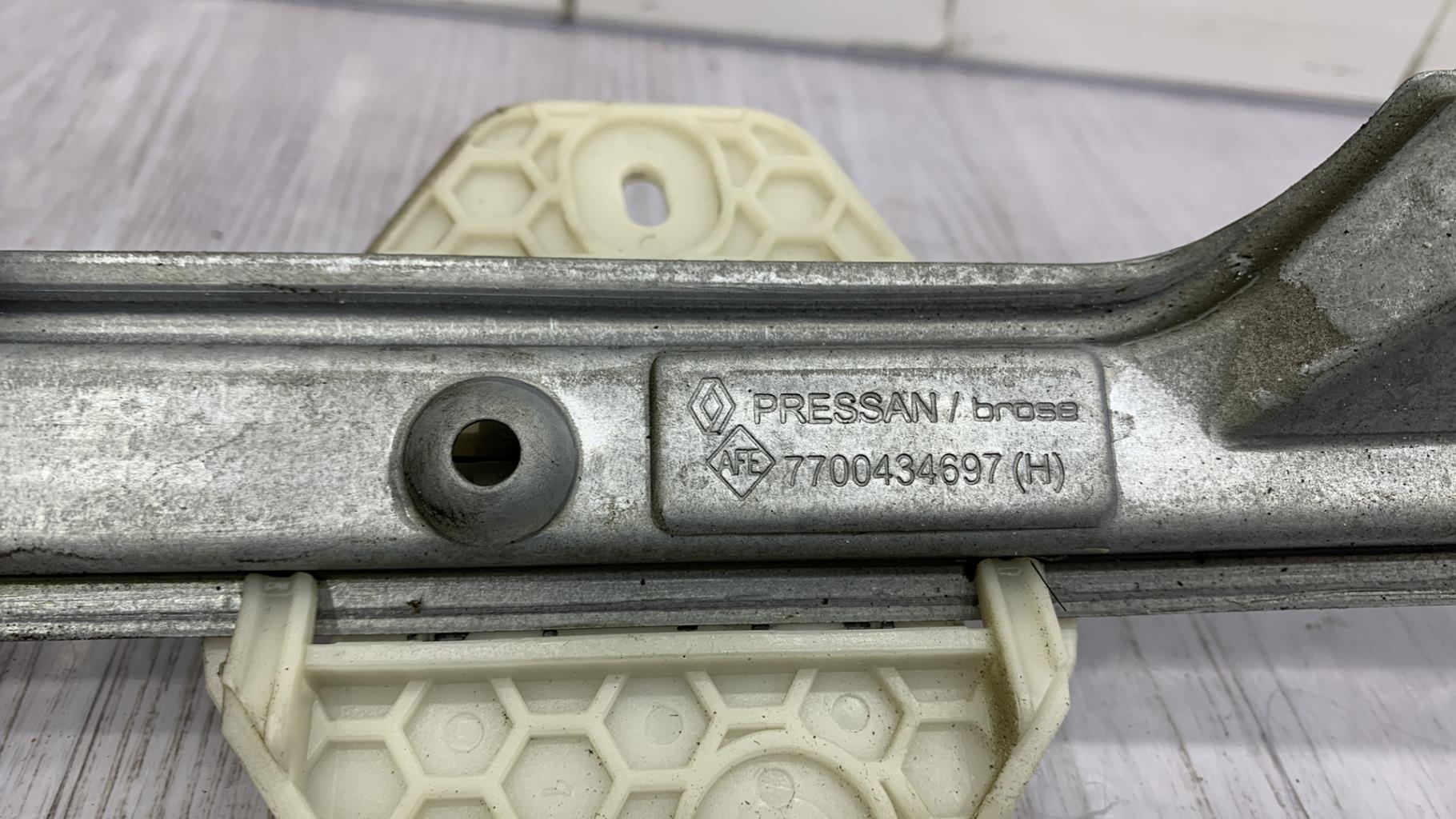 Alzacristalli manuale posteriore sinistro RENAULT CLIO 2 CAMPUS PHASE 2 Diésel - 1
