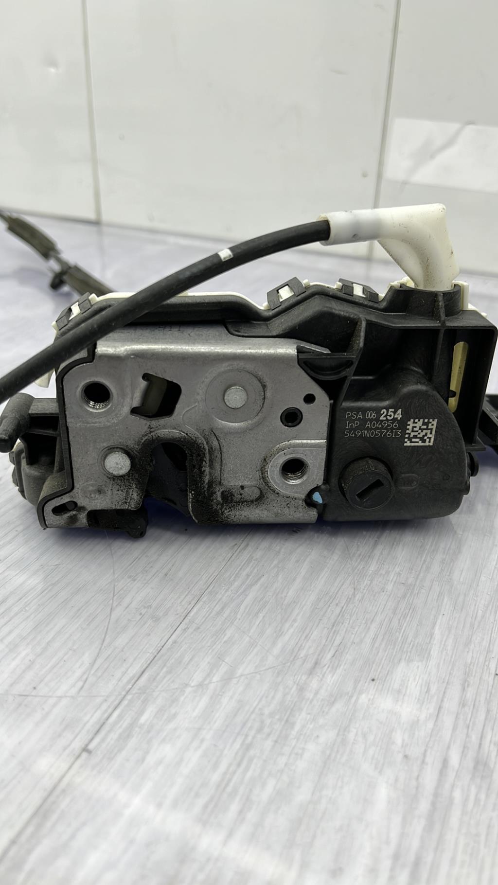 Serrure avant droit CITROEN DS3 PHASE 1 Essence - 1