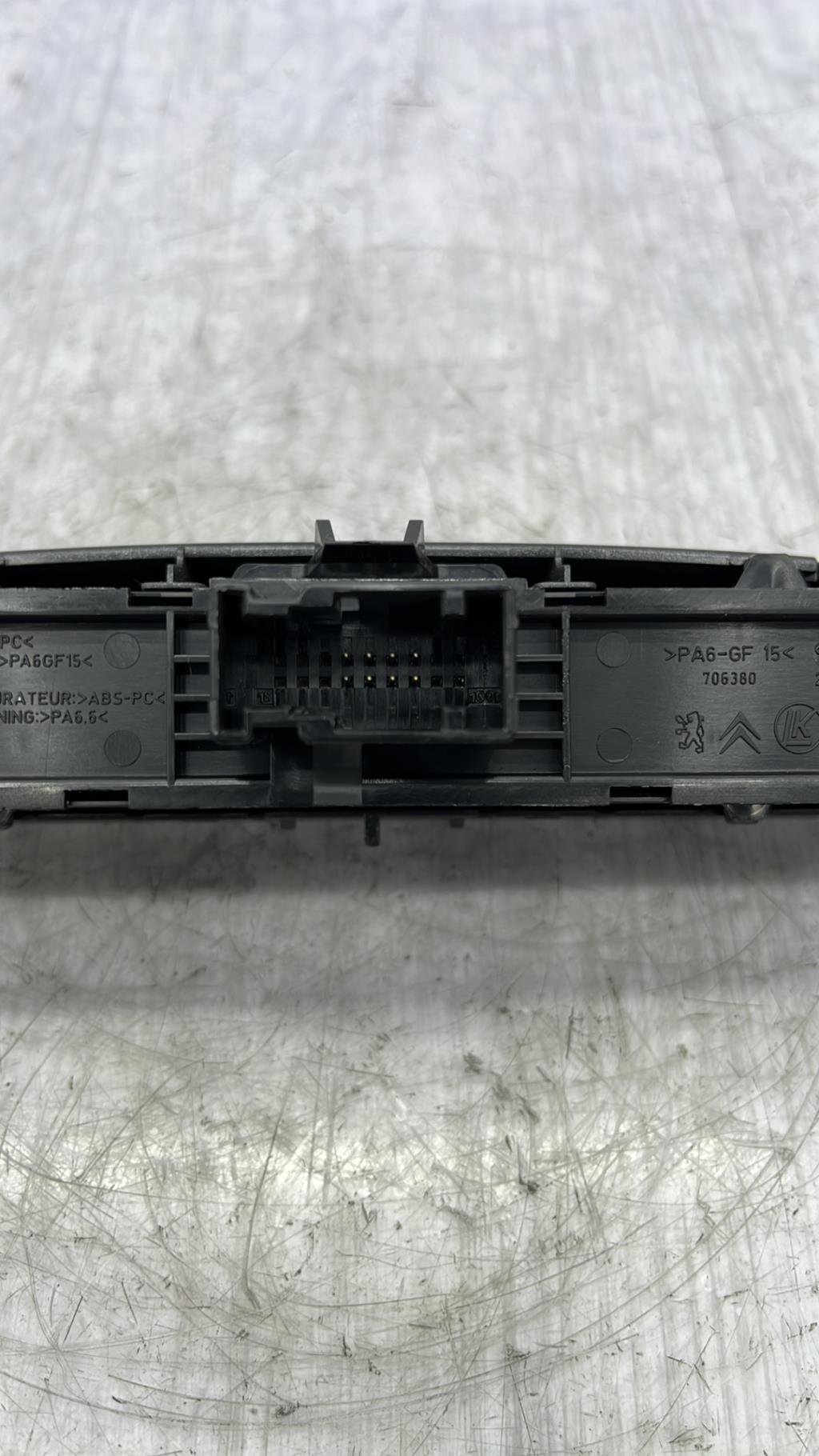 Bouton de warning PEUGEOT 308 1 PHASE 2 Diesel - 1