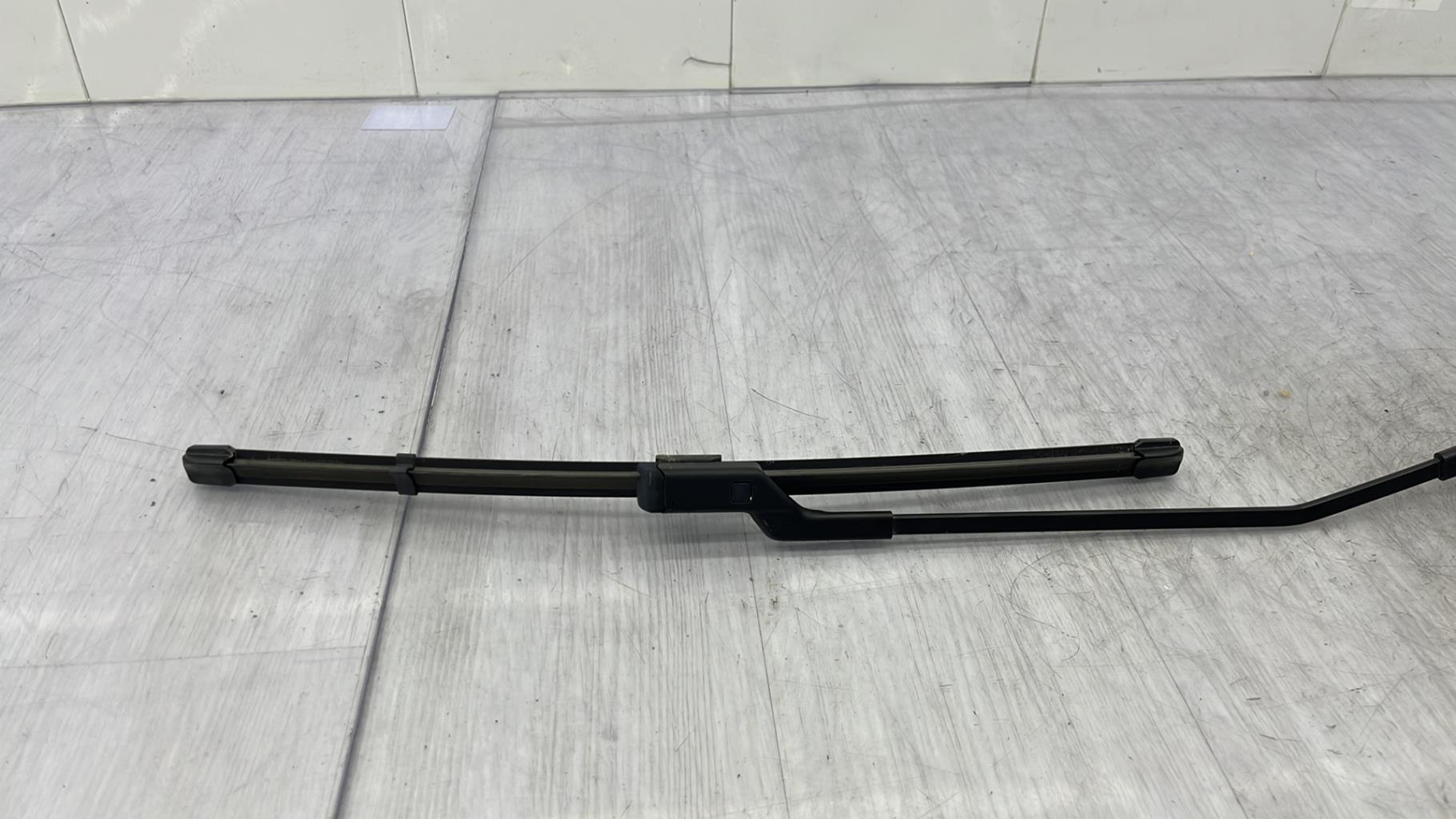 Braccio tergicristallo anteriore destro VOLKSWAGEN POLO 6 PHASE 1 Gasolina - 1
