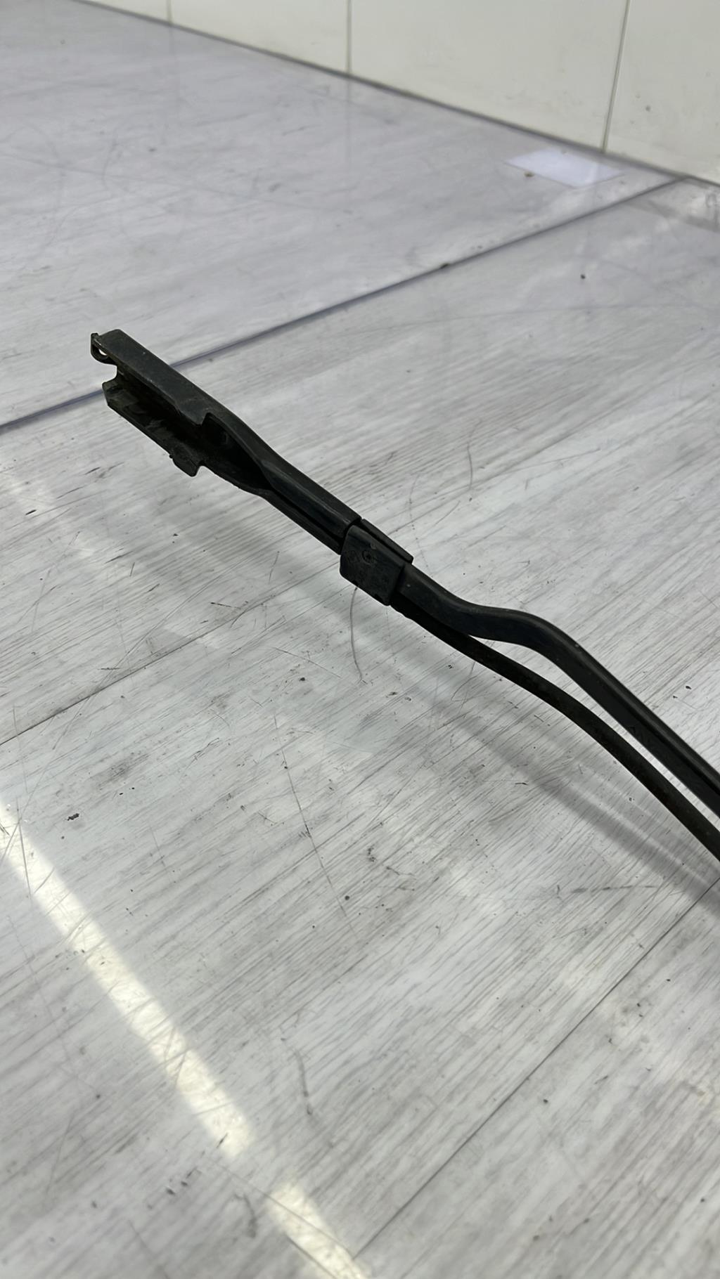 Braccio tergicristallo anteriore sinistro MERCEDES VITO 639 PHASE 1 Diésel - 1