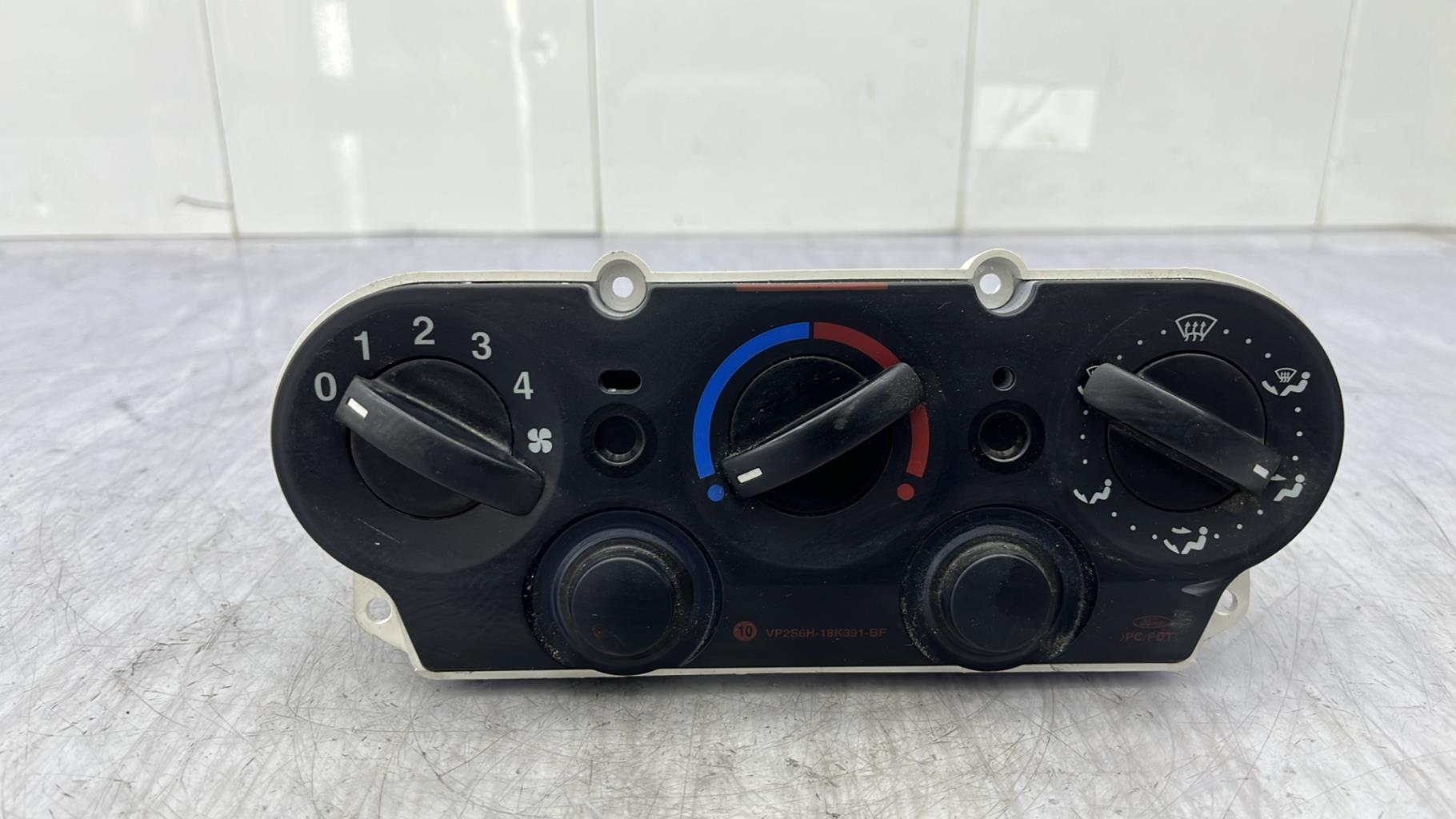 Commande chauffage FORD FIESTA 5 PHASE 1 Essence - 1