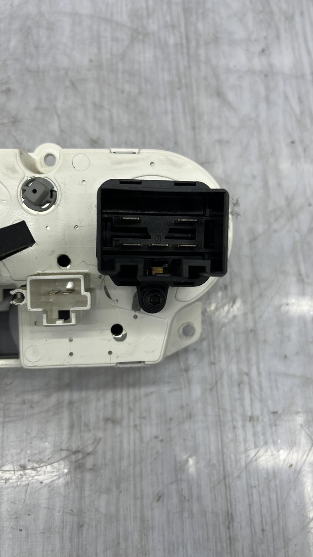 Commande chauffage FORD FIESTA 5 PHASE 1 Essence - 1