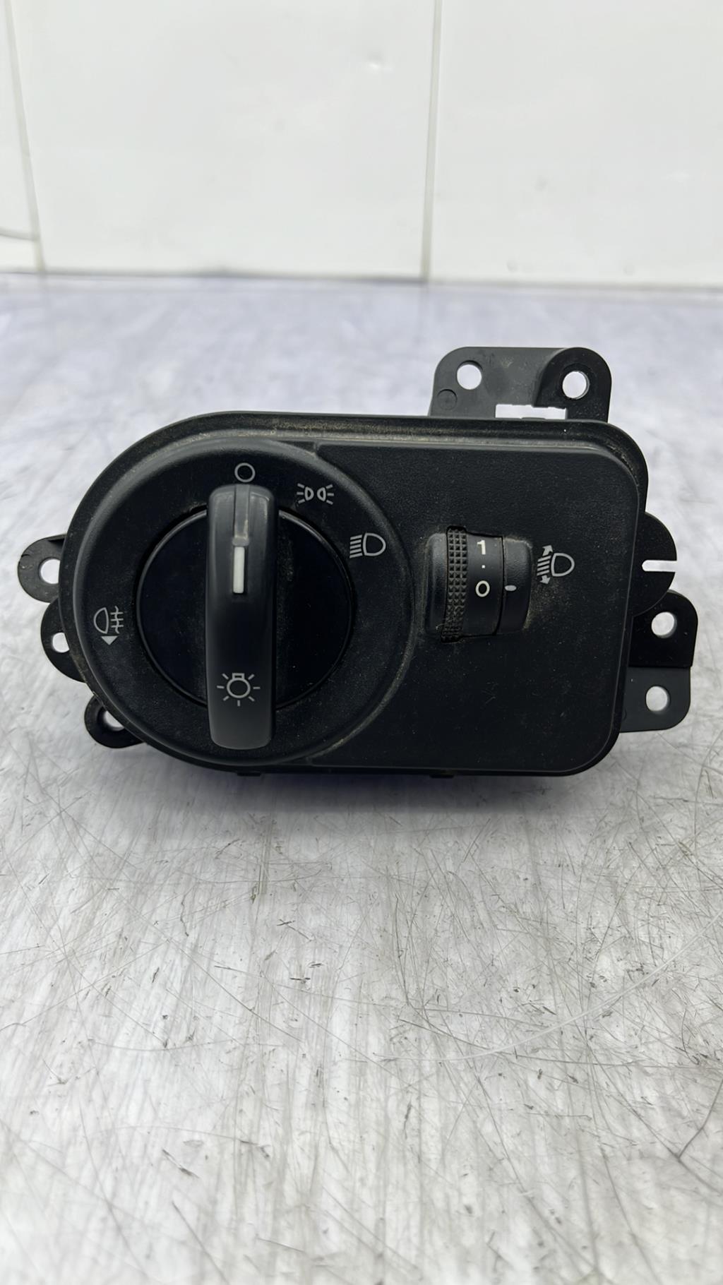 Commande de phare FORD FIESTA 5 PHASE 1 Essence - 1
