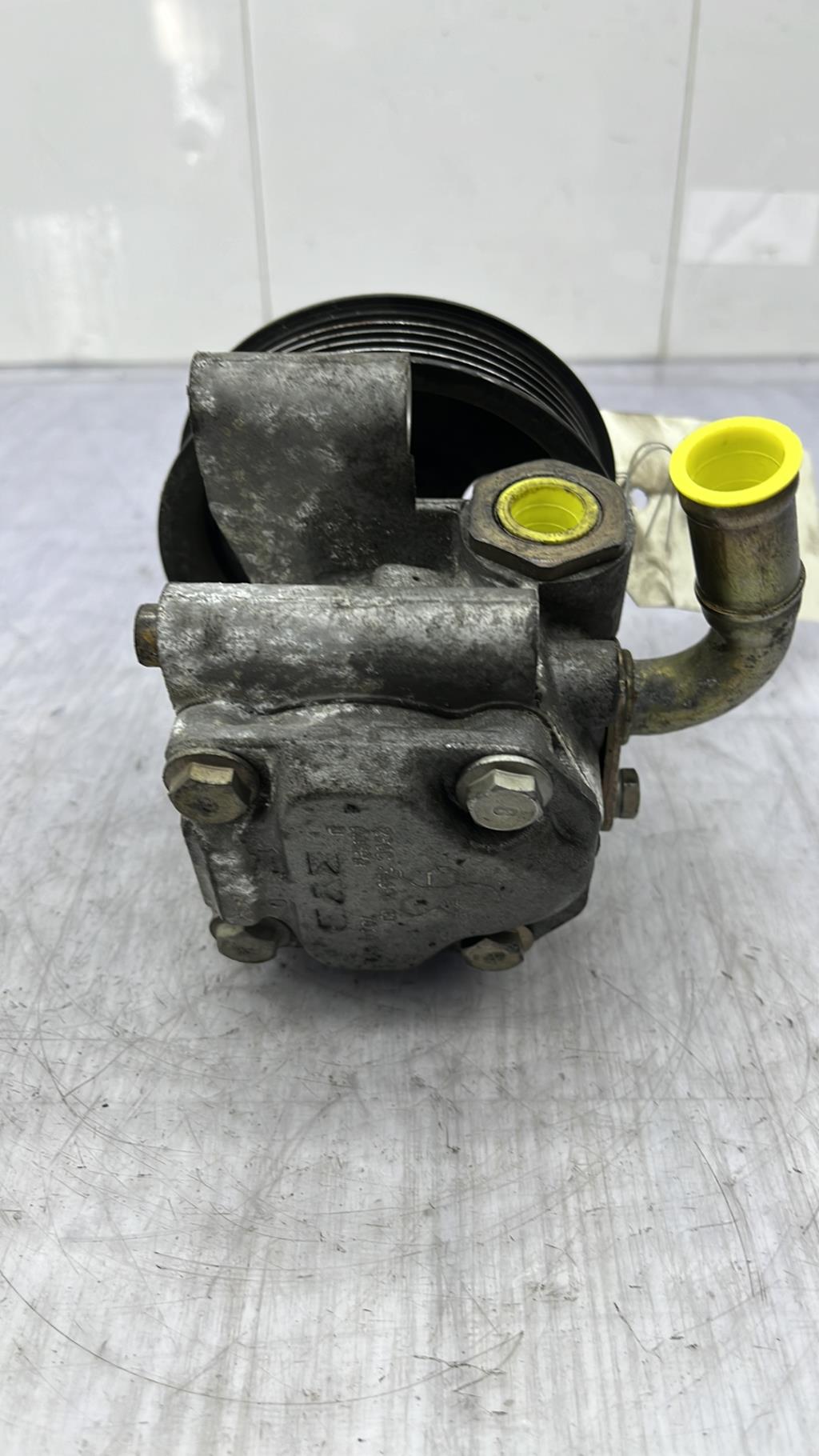 Pompe de direction FORD FIESTA 5 PHASE 1 Essence - 1