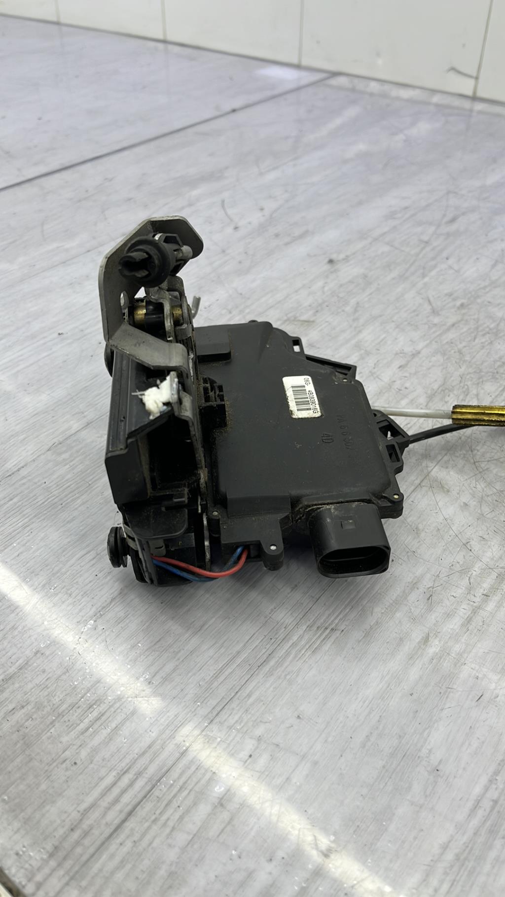 Serratura posteriore destra AUDI A6 2 PHASE 1 Diésel - 1