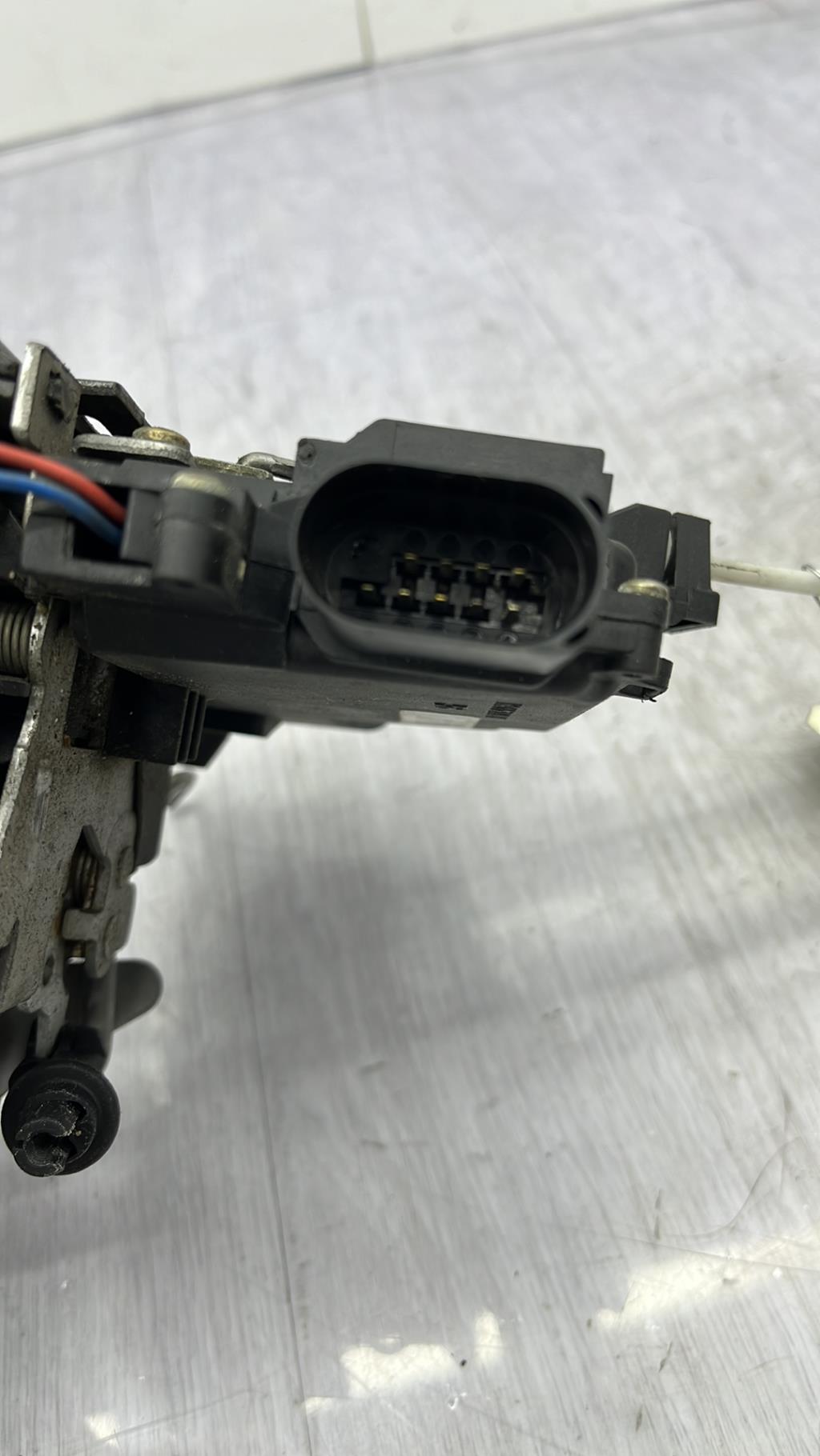 Serrure avant gauche AUDI A6 2 PHASE 1 Diesel - 1