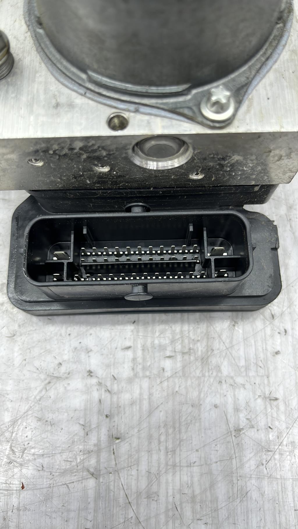 Blocco ABS (antibloccaggio freni) VOLKSWAGEN POLO 6 PHASE 1 Gasolina - 1