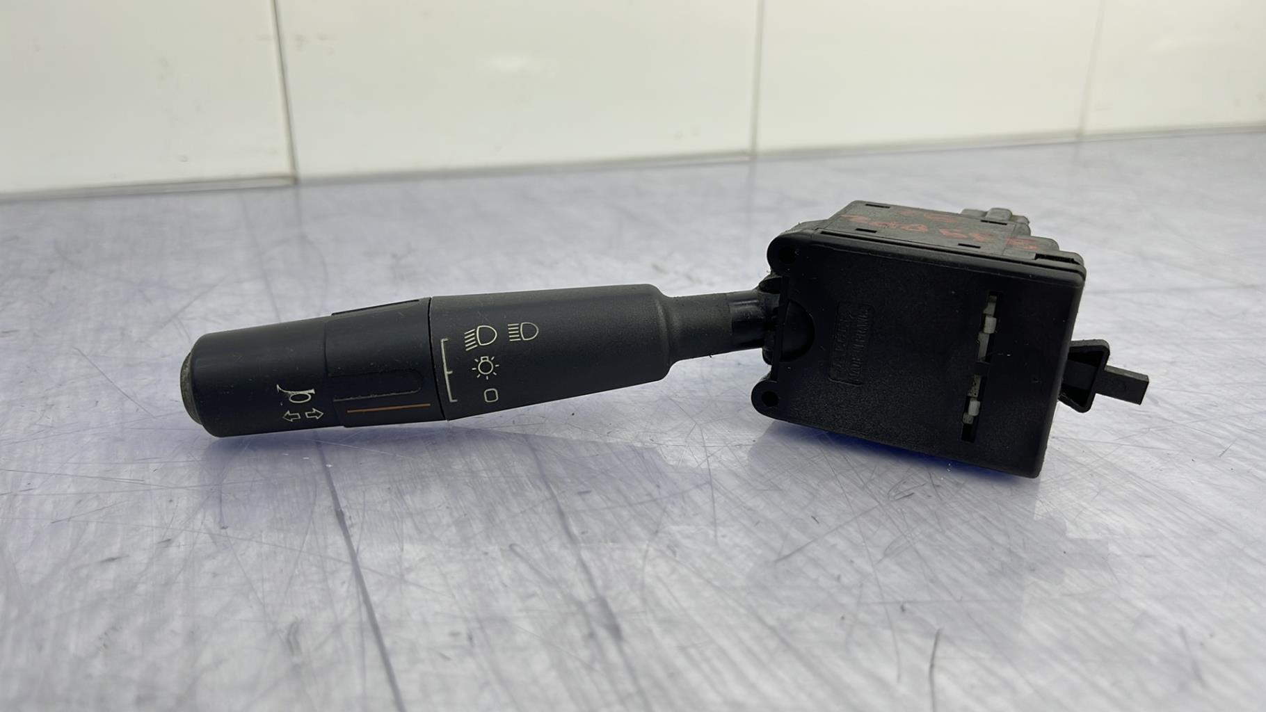 Commodo phare PEUGEOT 106 PHASE 1 Essence - 1