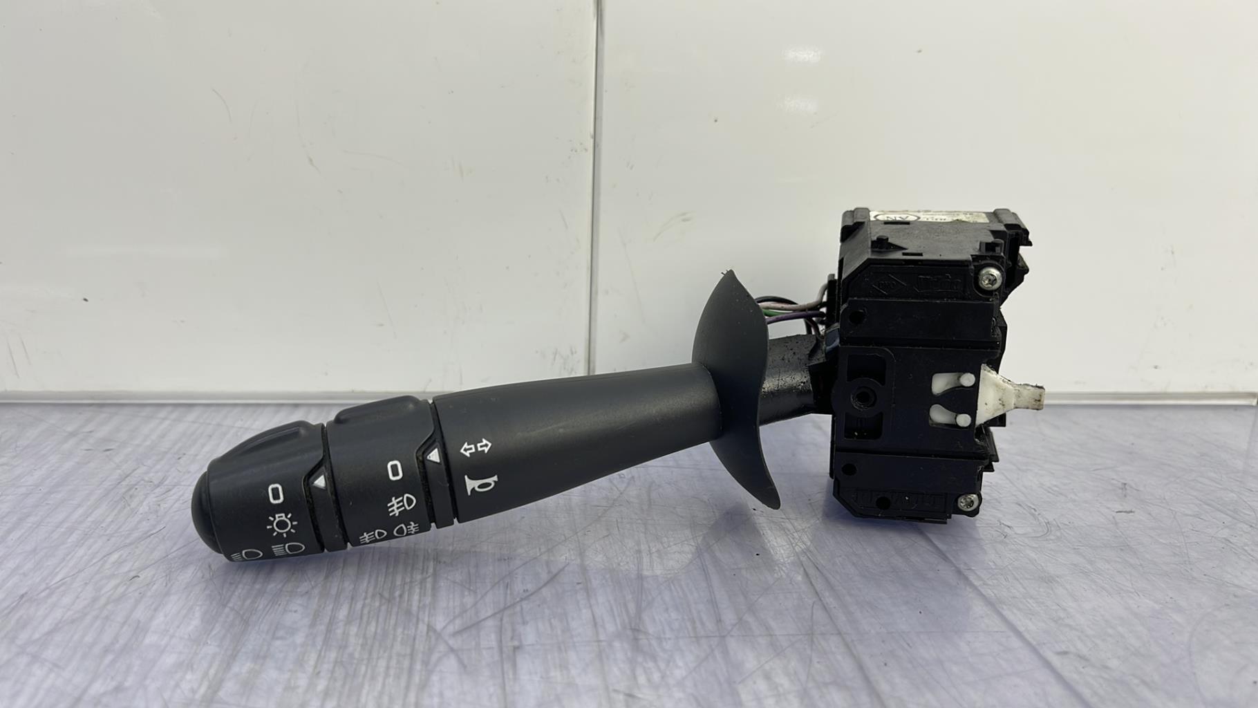 Commodo phare RENAULT MEGANE 2 PHASE 1 Diesel - 1