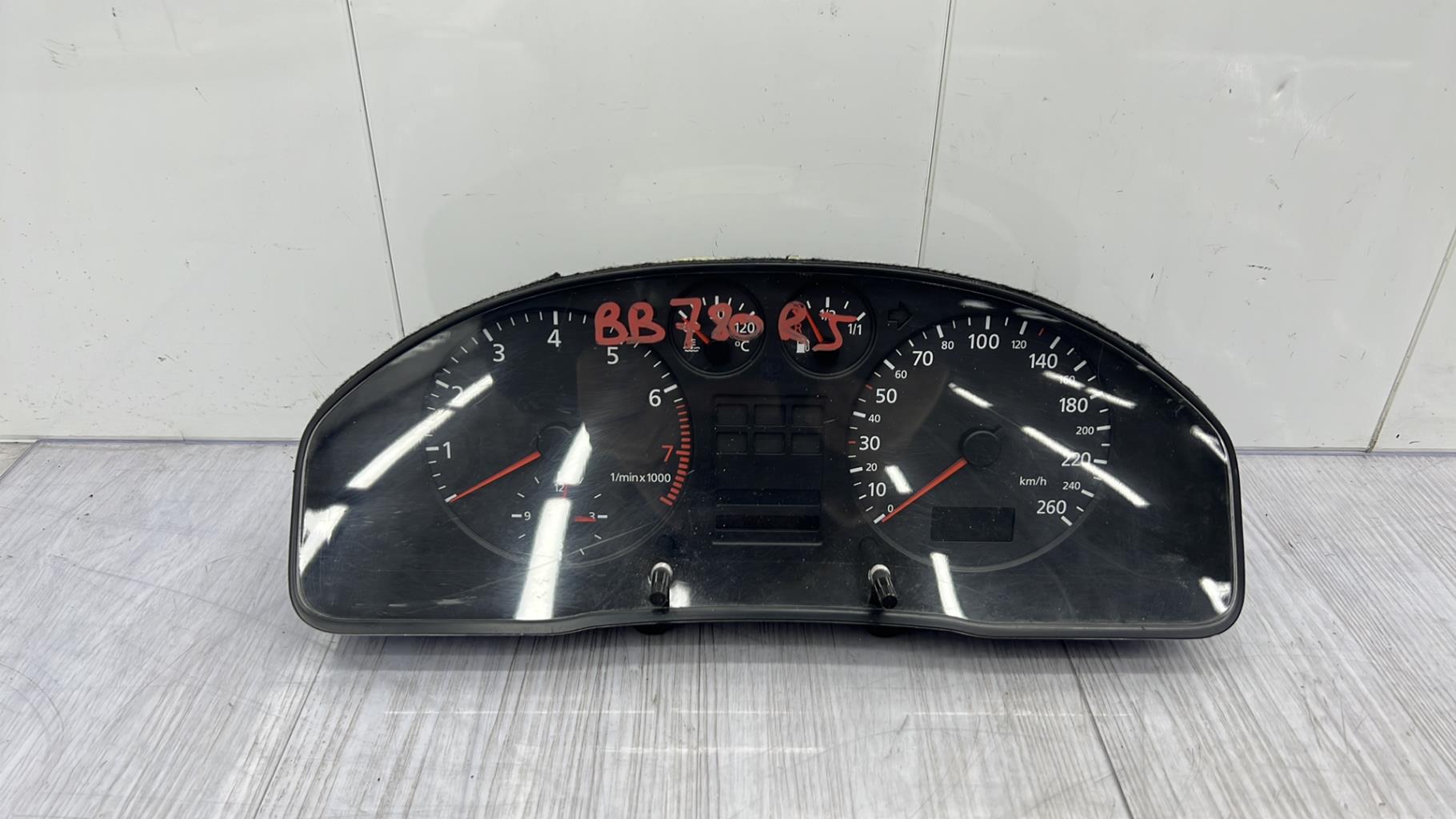 Compteur AUDI A4 1 AVANT PHASE 1 BREAK Essence - 1