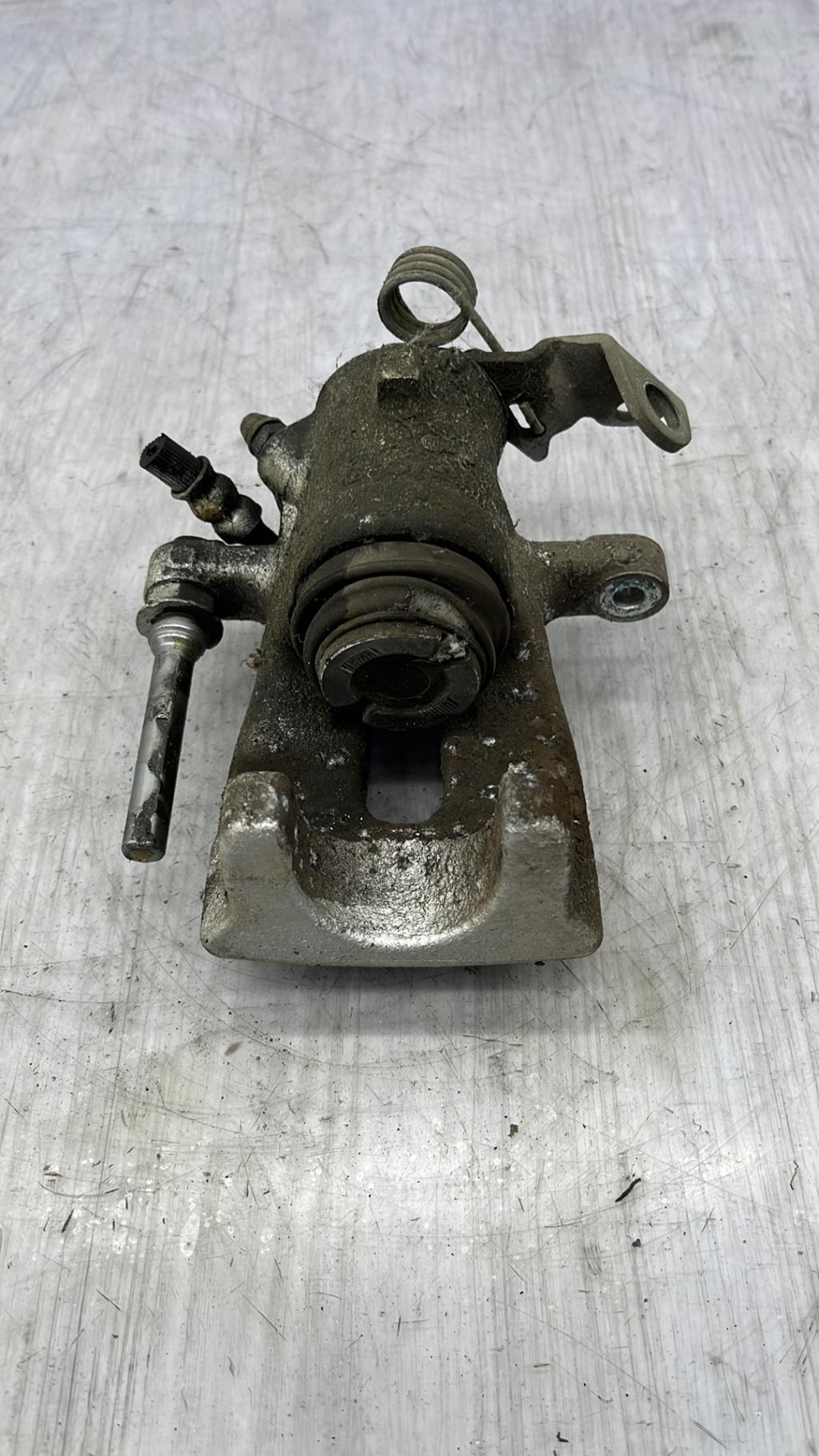 Pinza freni posteriore destra OPEL ASTRA H TWINTOP CABRIOLET Diésel - 1