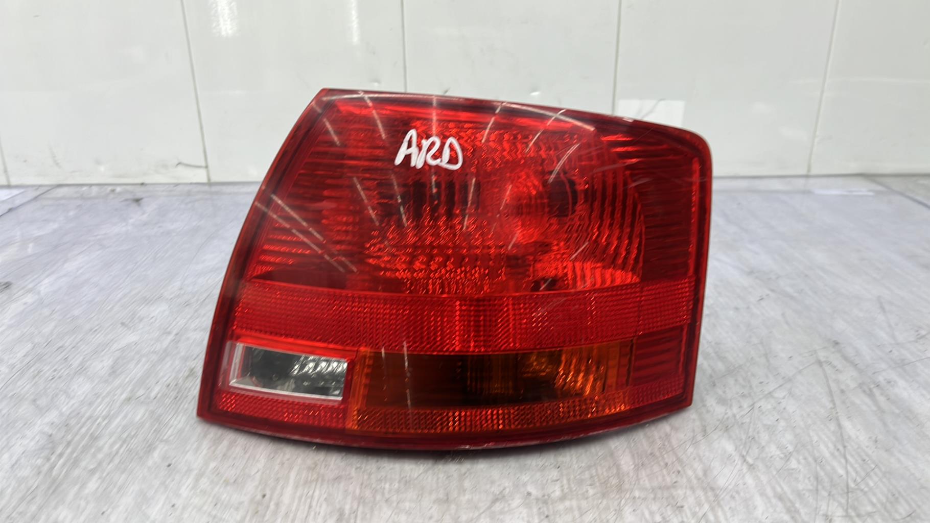 Fanale posteriore principale destro (luci) AUDI A4 2 AVANT PHASE 2 BREAK Diésel - 1