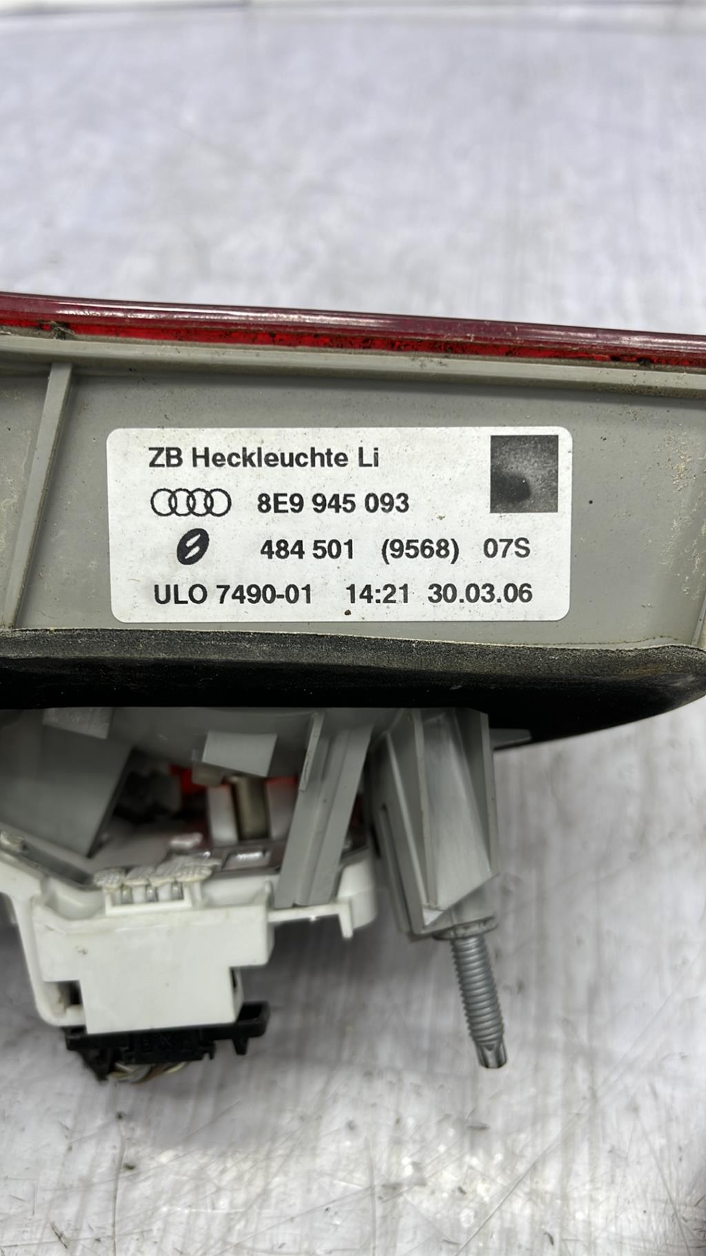 Feu arriere secondaire gauche (feux) AUDI A4 2 AVANT PHASE 2 BREAK Diesel - 1