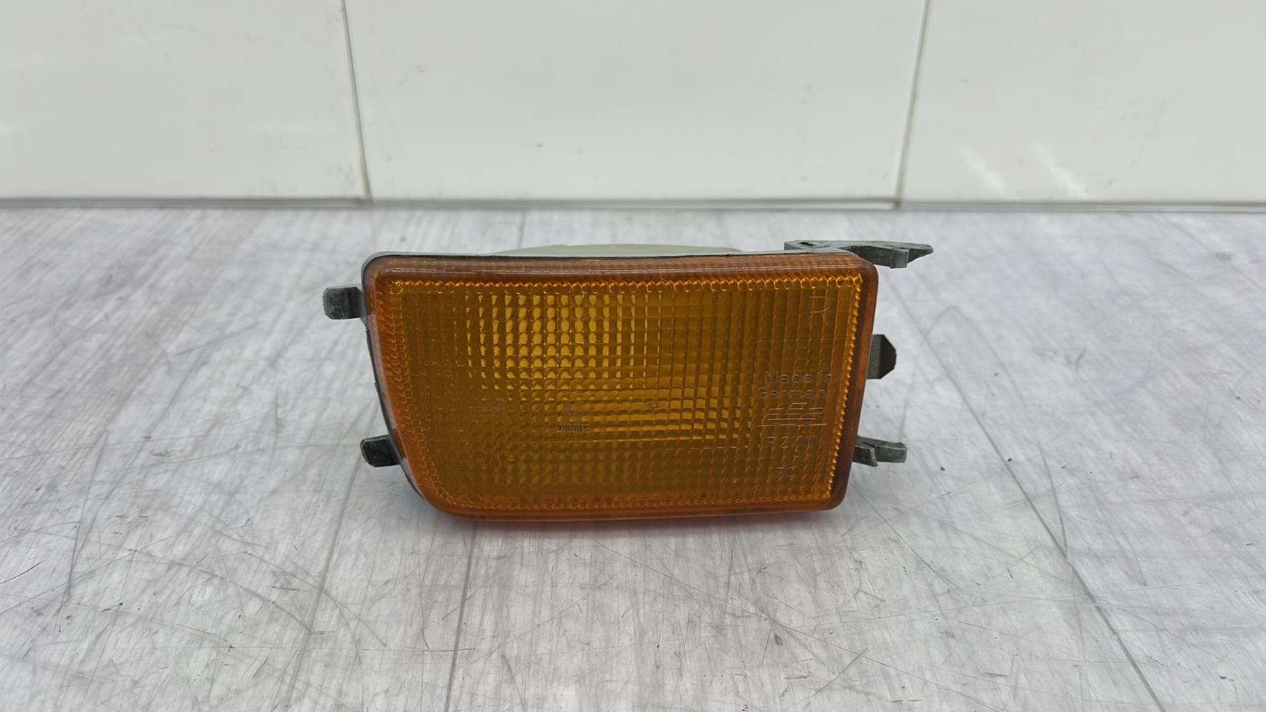 Gruppo ottico anteriore secondario destro (luci)(freccia) VOLKSWAGEN GOLF 3 Diésel - 1