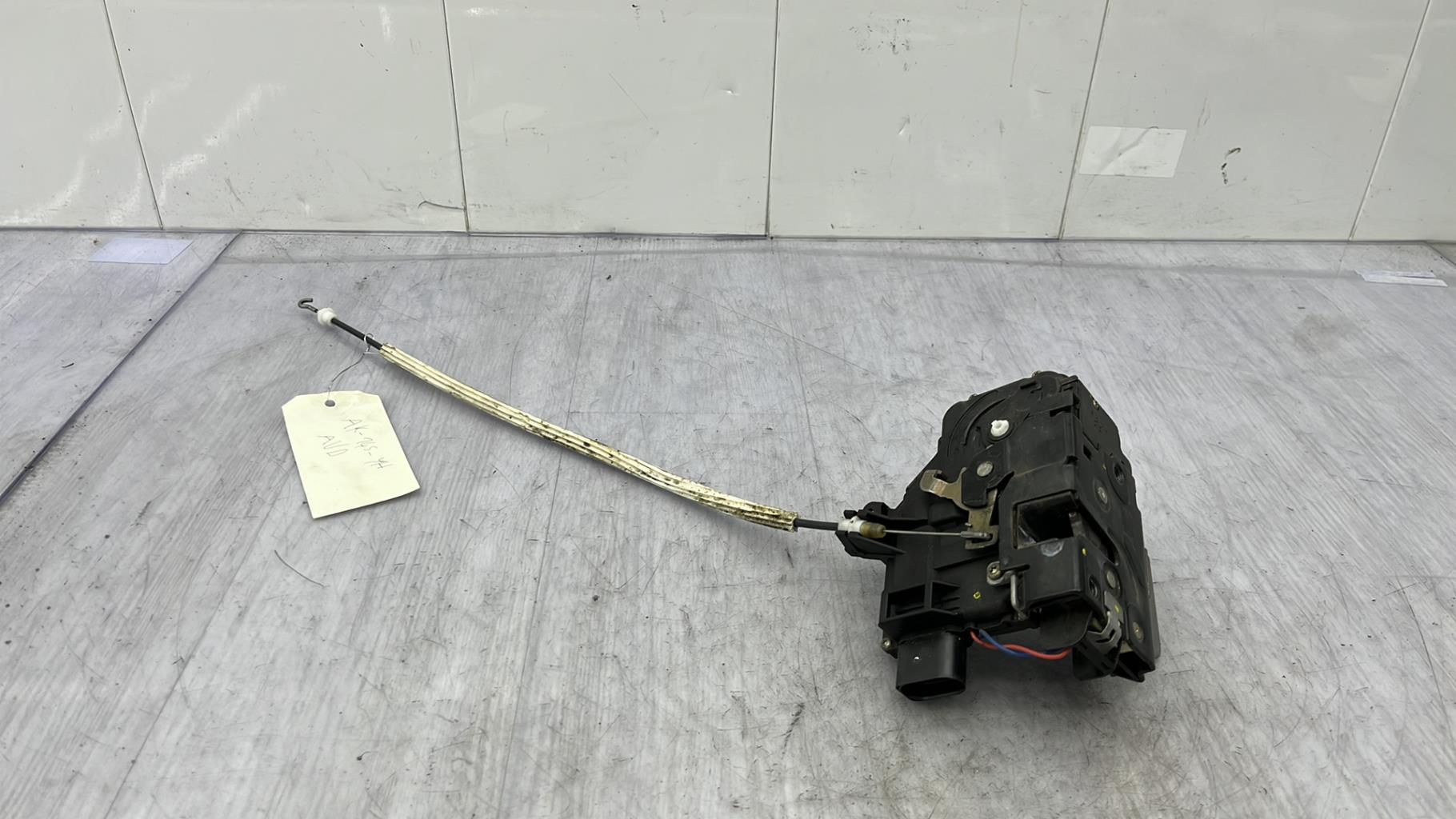 Serrure avant droit AUDI A6 2 PHASE 1 Diesel - 1