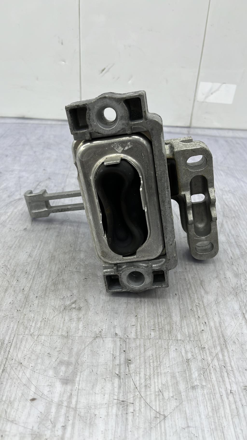 Supporto motore sinistro VOLKSWAGEN POLO 6 PHASE 1 Gasolina - 1